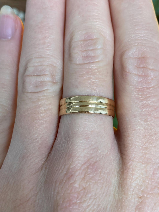 Vintage Solid 14k Yellow Gold Lined Ring Band - Size 6.5