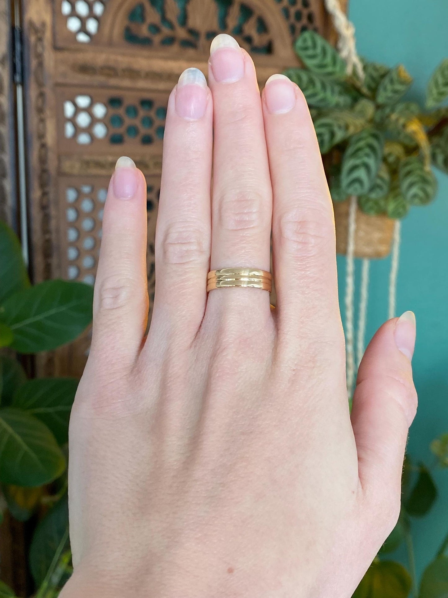 Vintage Solid 14k Yellow Gold Lined Ring Band - Size 6.5