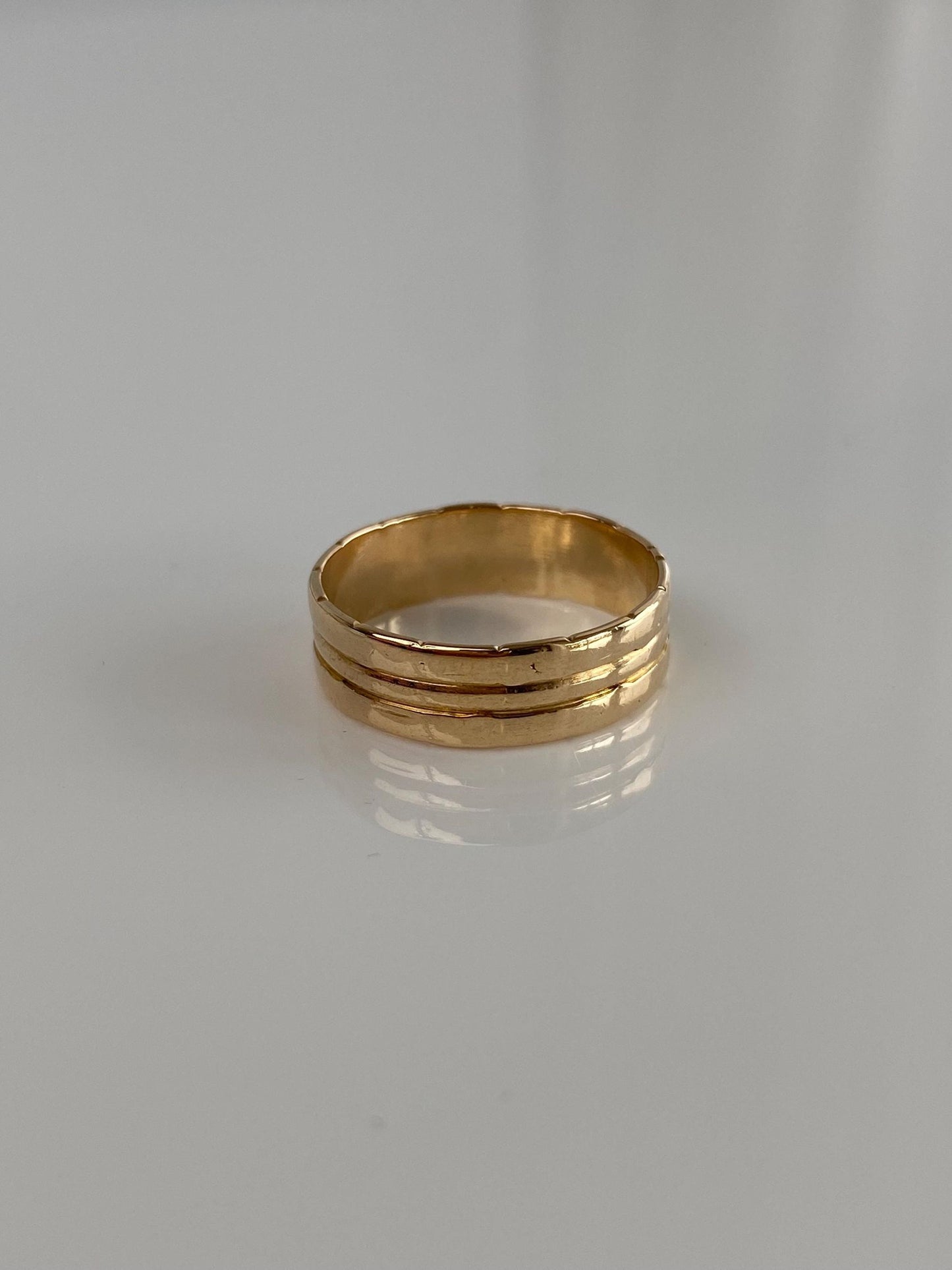 Vintage Solid 14k Yellow Gold Lined Ring Band - Size 6.5