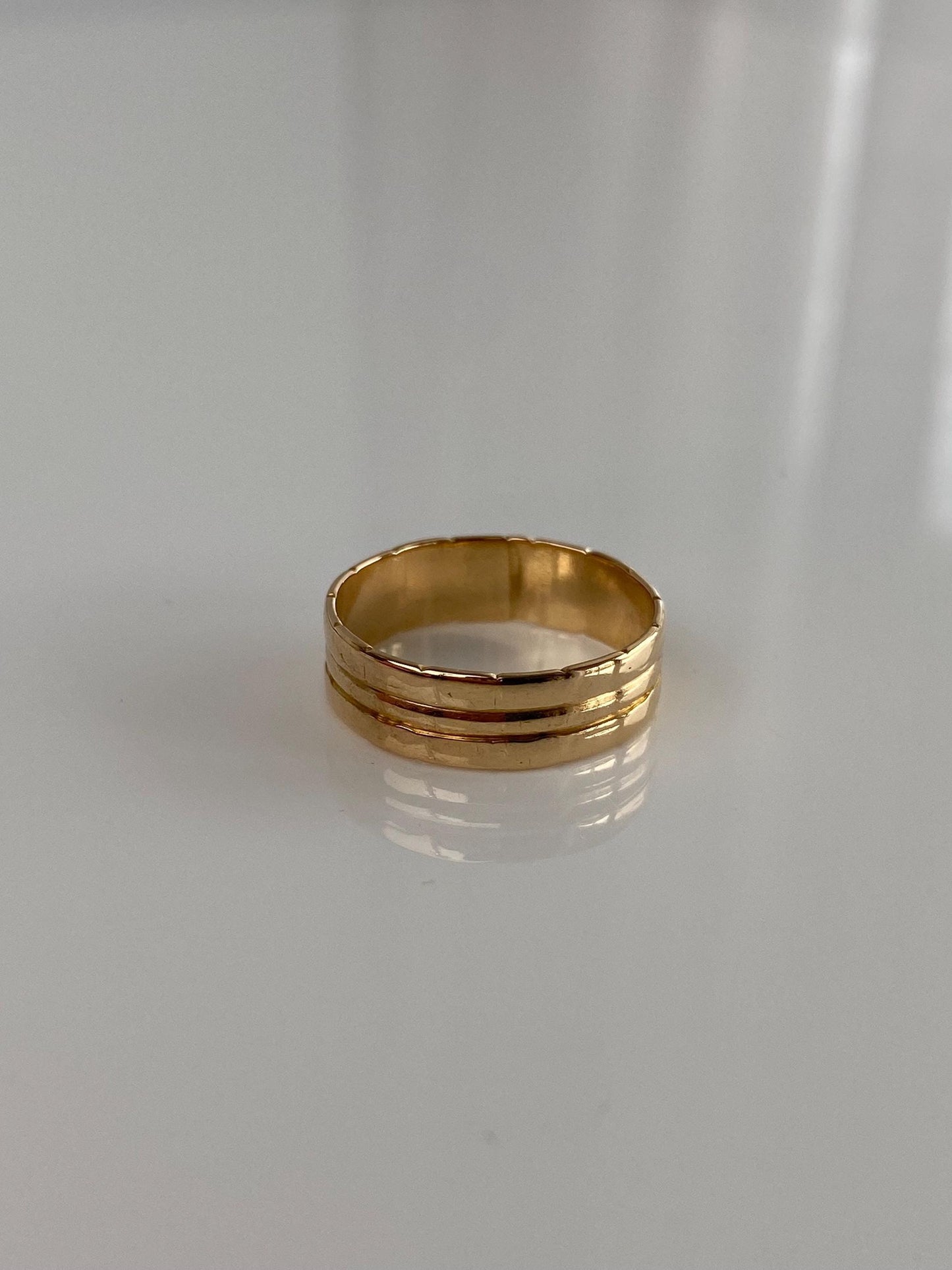 Vintage Solid 14k Yellow Gold Lined Ring Band - Size 6.5