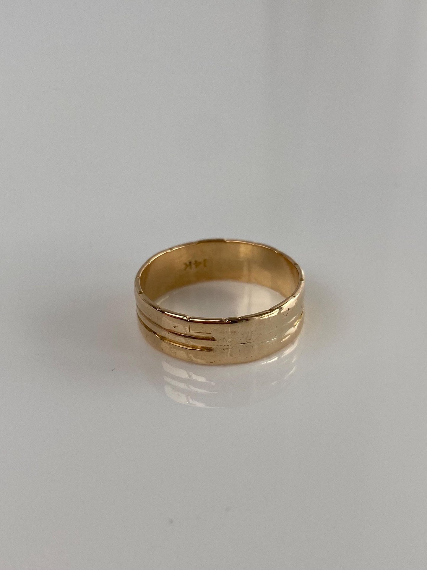 Vintage Solid 14k Yellow Gold Lined Ring Band - Size 6.5