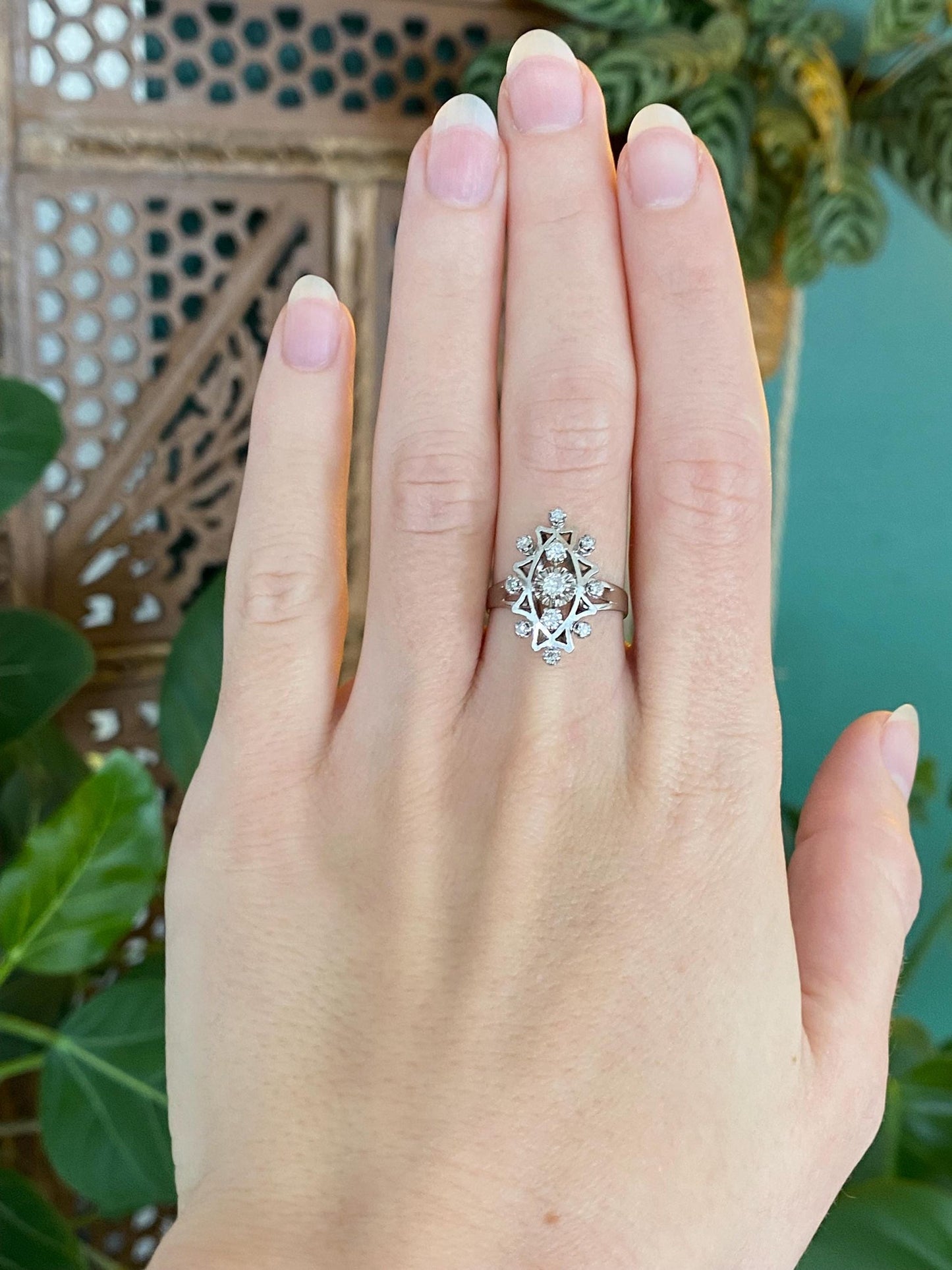 Vintage Solid 18k White Gold Diamond Cluster Ring - Size 6.25