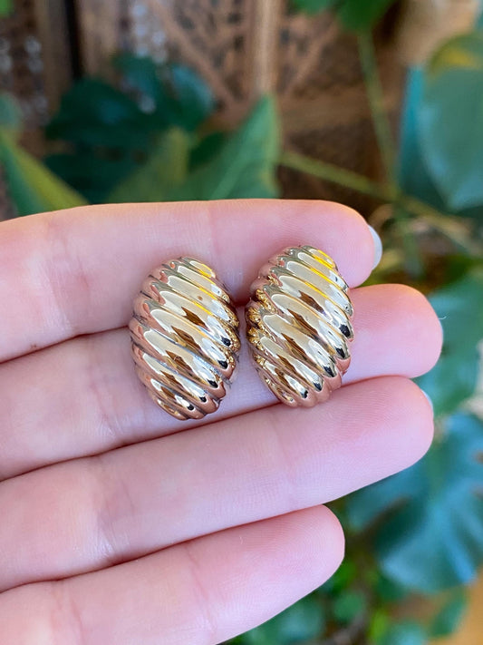 Vintage 14k Yellow Gold Scalloped Stud Earrings