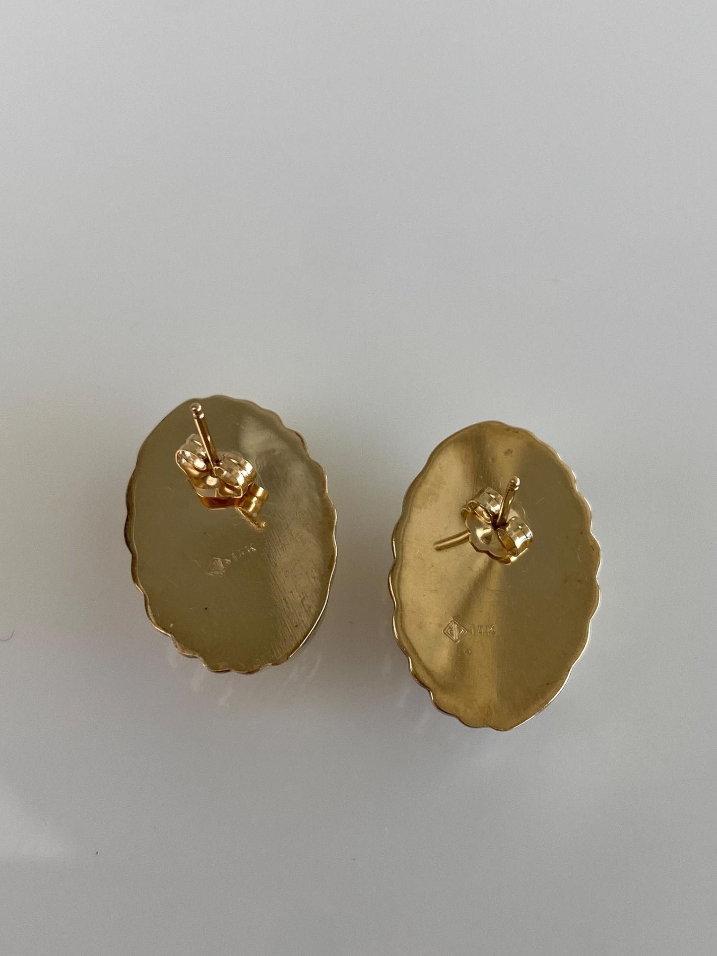 Vintage 14k Yellow Gold Scalloped Stud Earrings