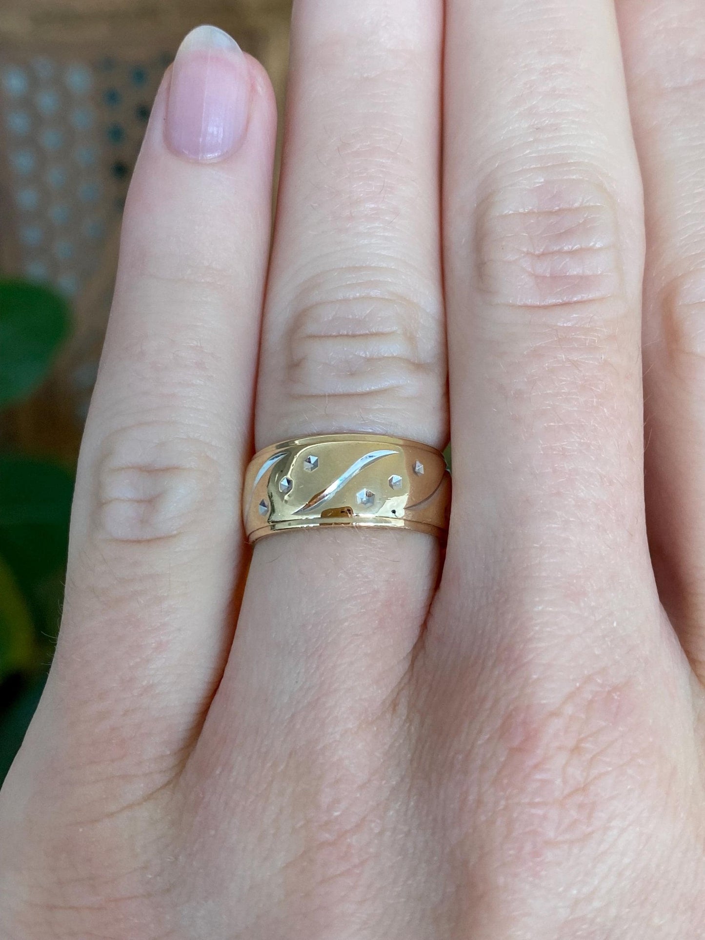 Vintage Solid 14k Yellow Gold Designed Ring Band - Size 5.25