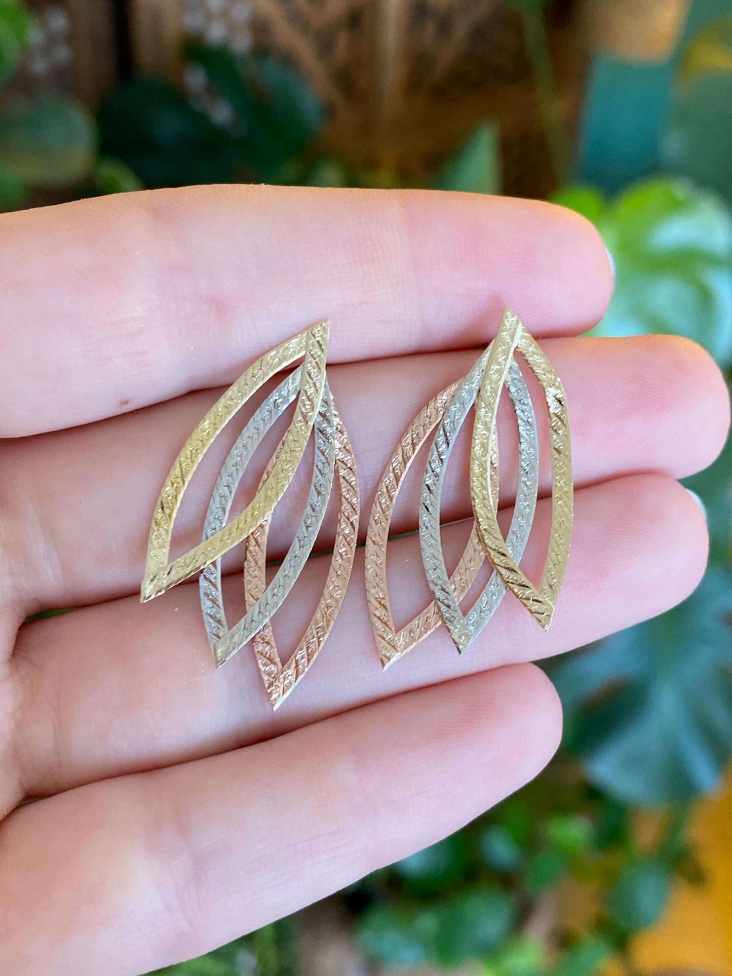 Vintage Solid 14k Tri Tone Gold Designed Flat Chain Drop Earrings