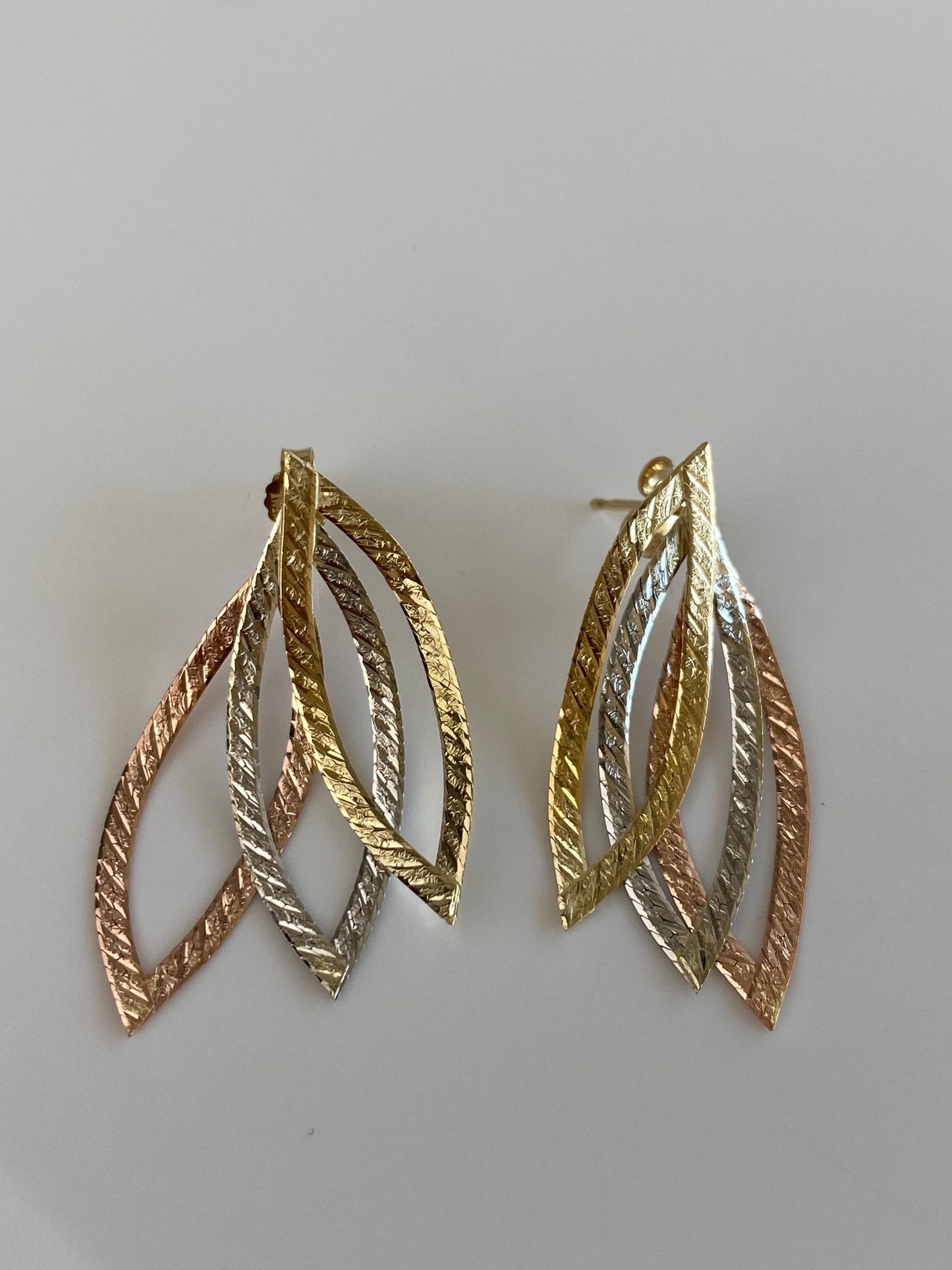 Vintage Solid 14k Tri Tone Gold Designed Flat Chain Drop Earrings