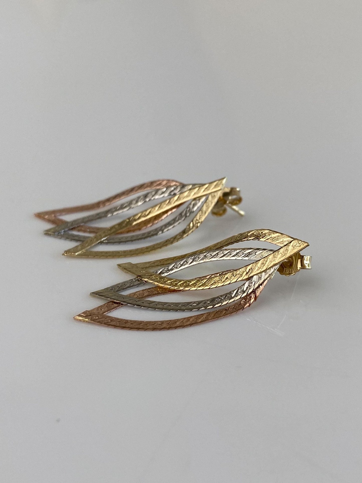 Vintage Solid 14k Tri Tone Gold Designed Flat Chain Drop Earrings