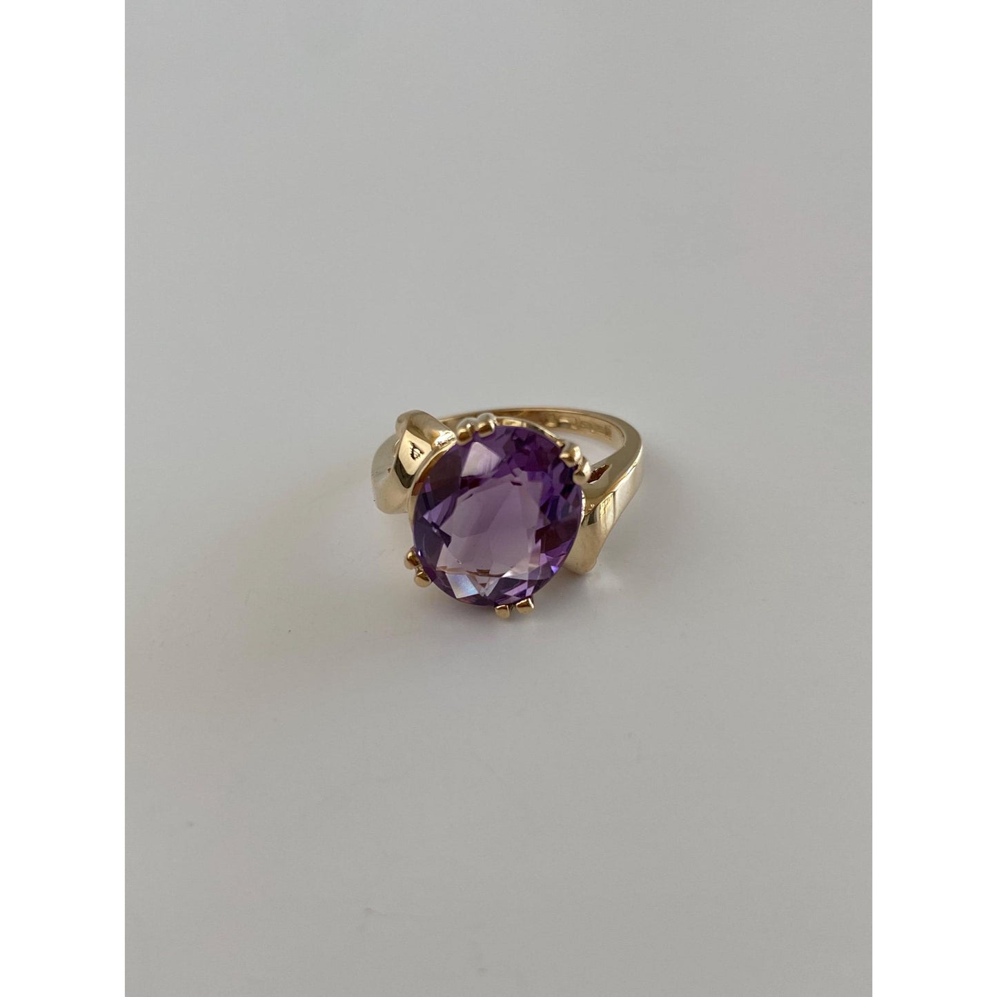 Vintage Solid 10k Yellow Gold Amethyst Ring - Size 5.5