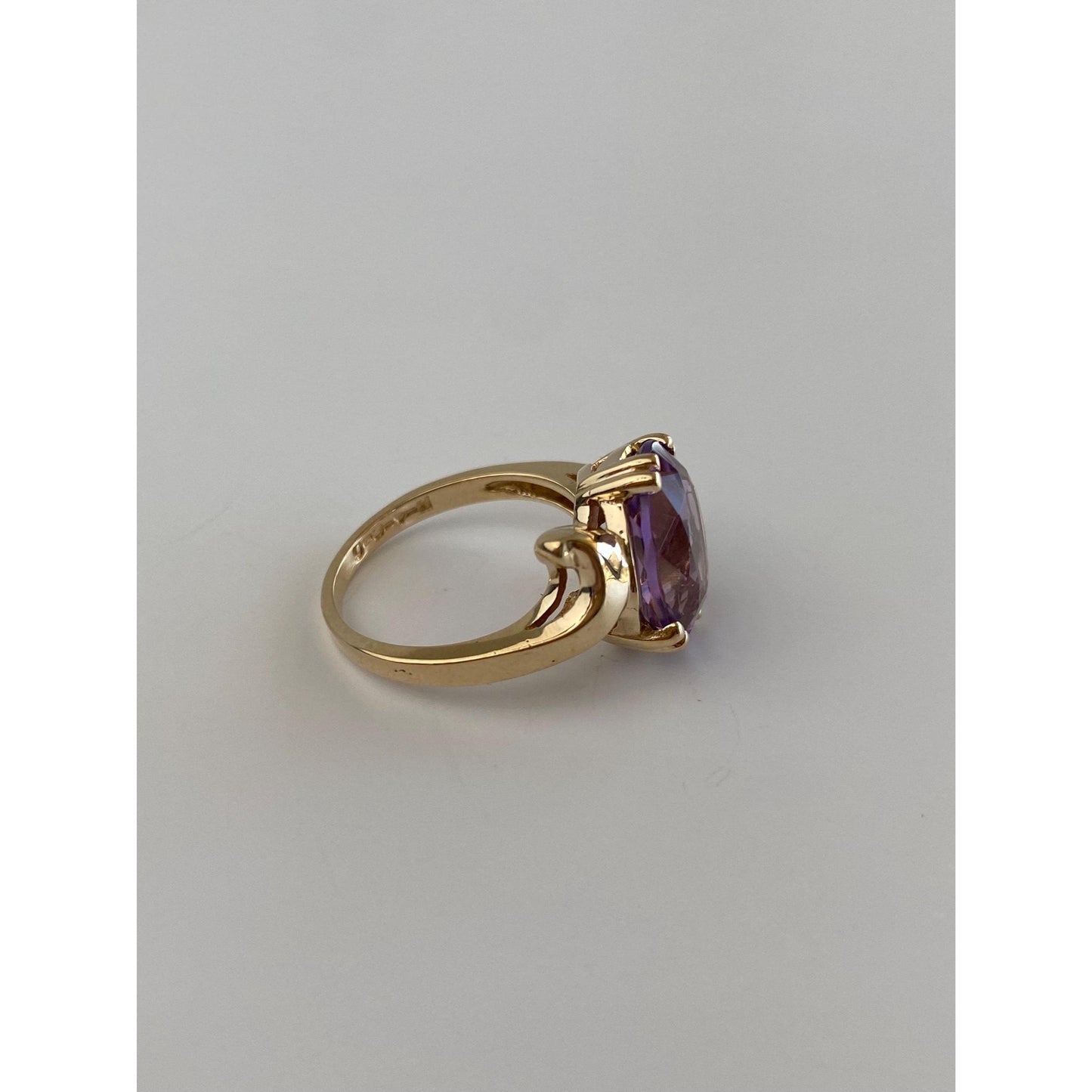 Vintage Solid 10k Yellow Gold Amethyst Ring - Size 5.5