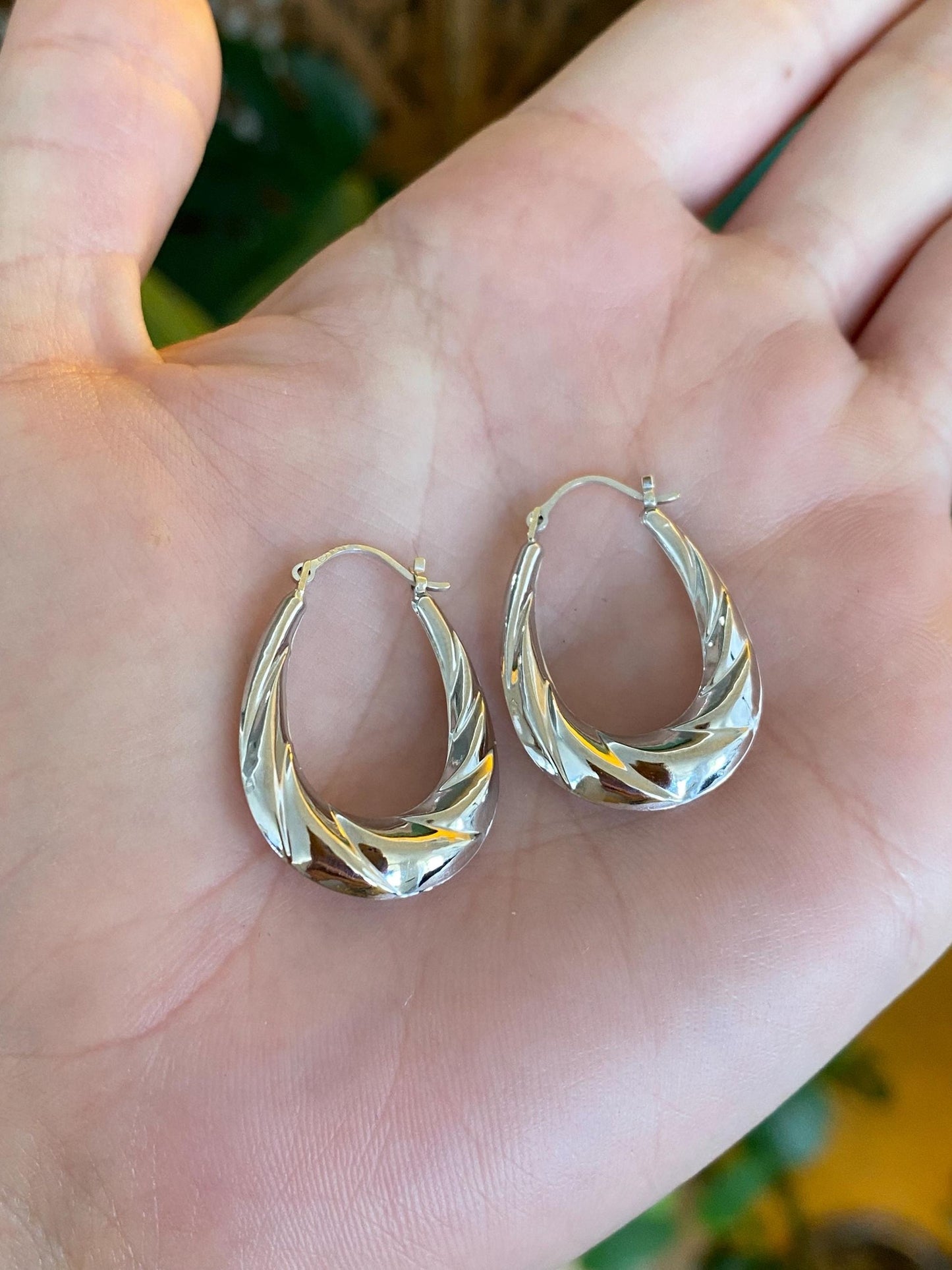 Vintage 10k White Gold Scalloped Hoop Earrings