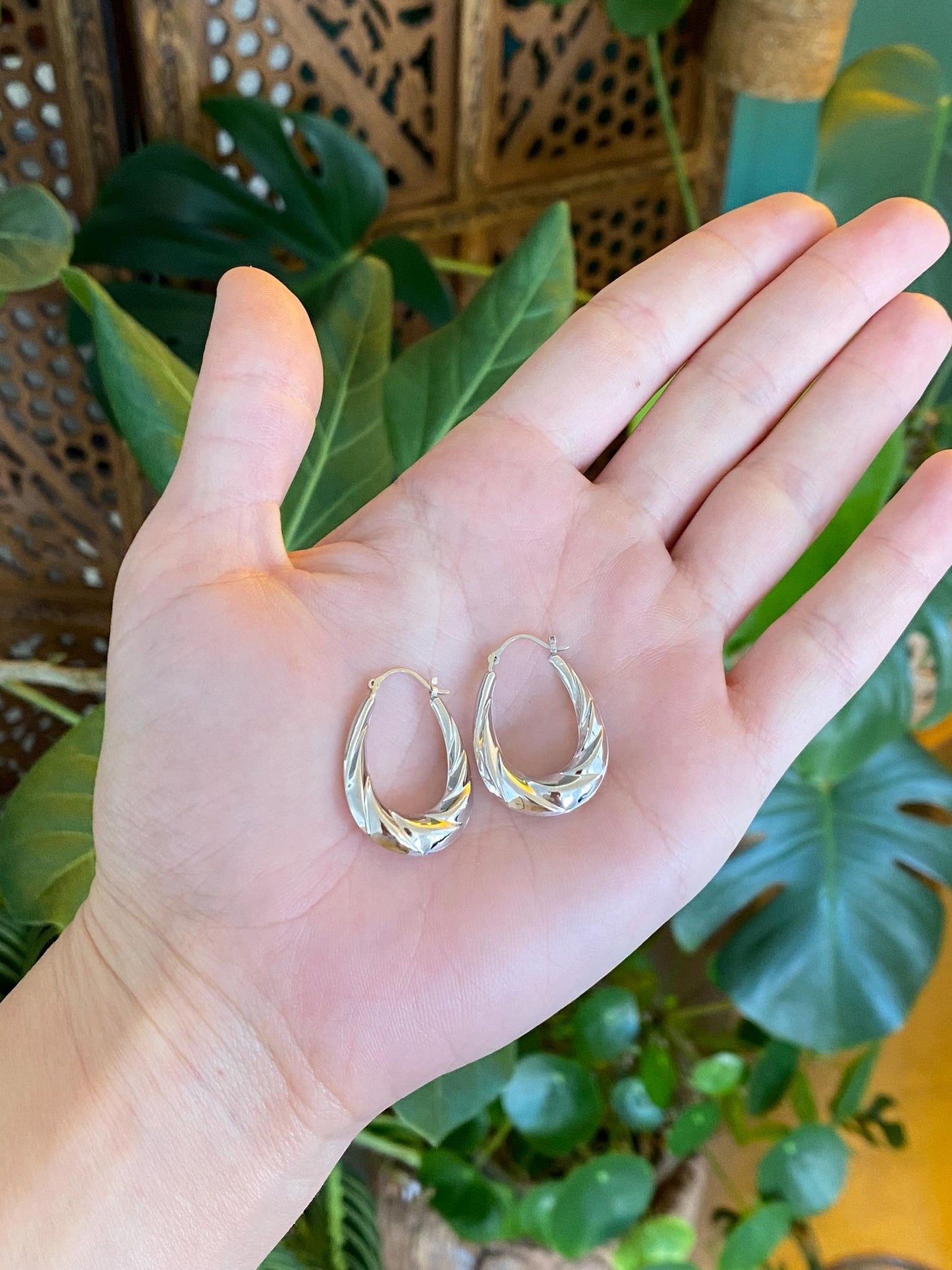 Vintage 10k White Gold Scalloped Hoop Earrings
