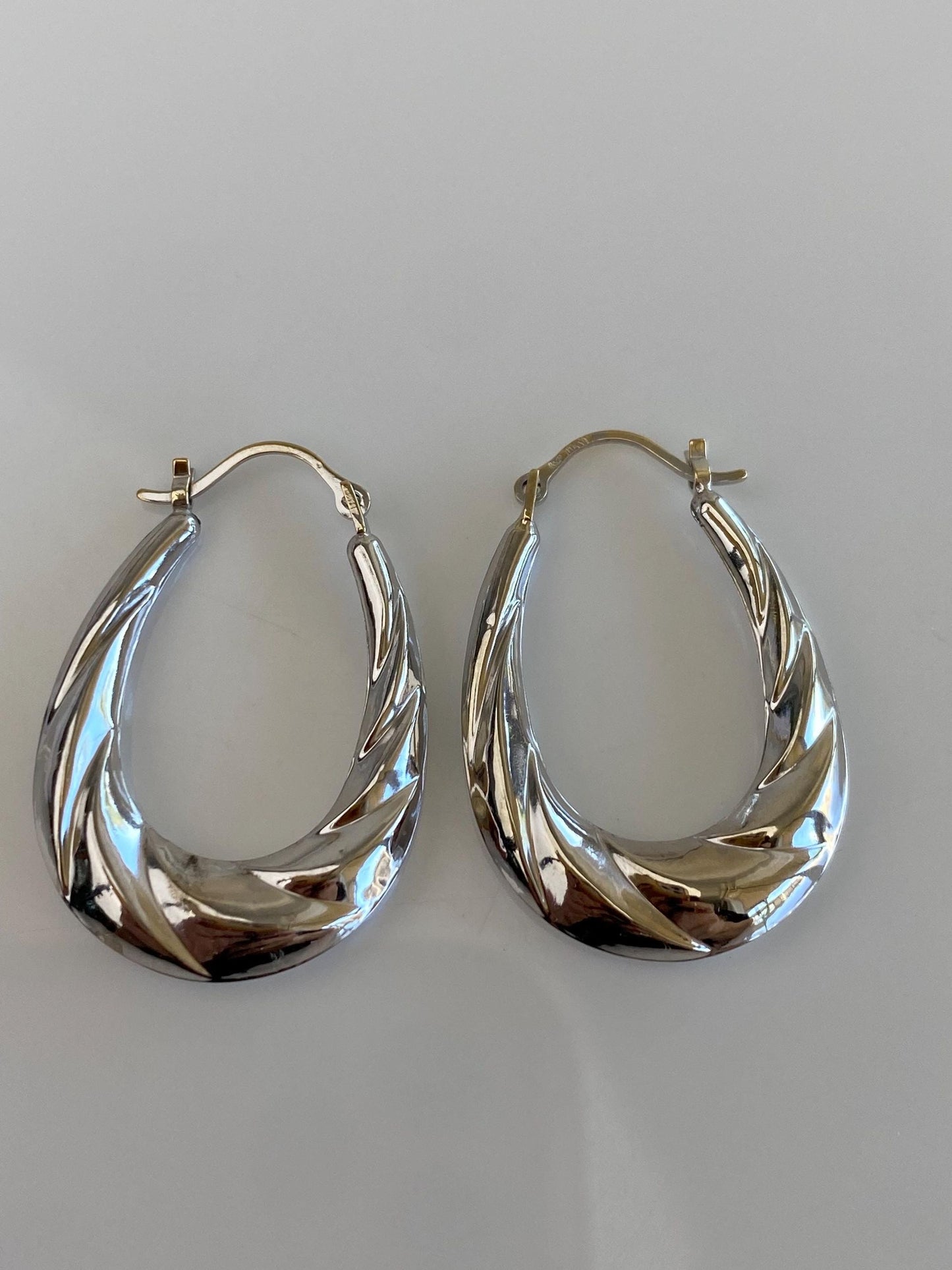 Vintage 10k White Gold Scalloped Hoop Earrings