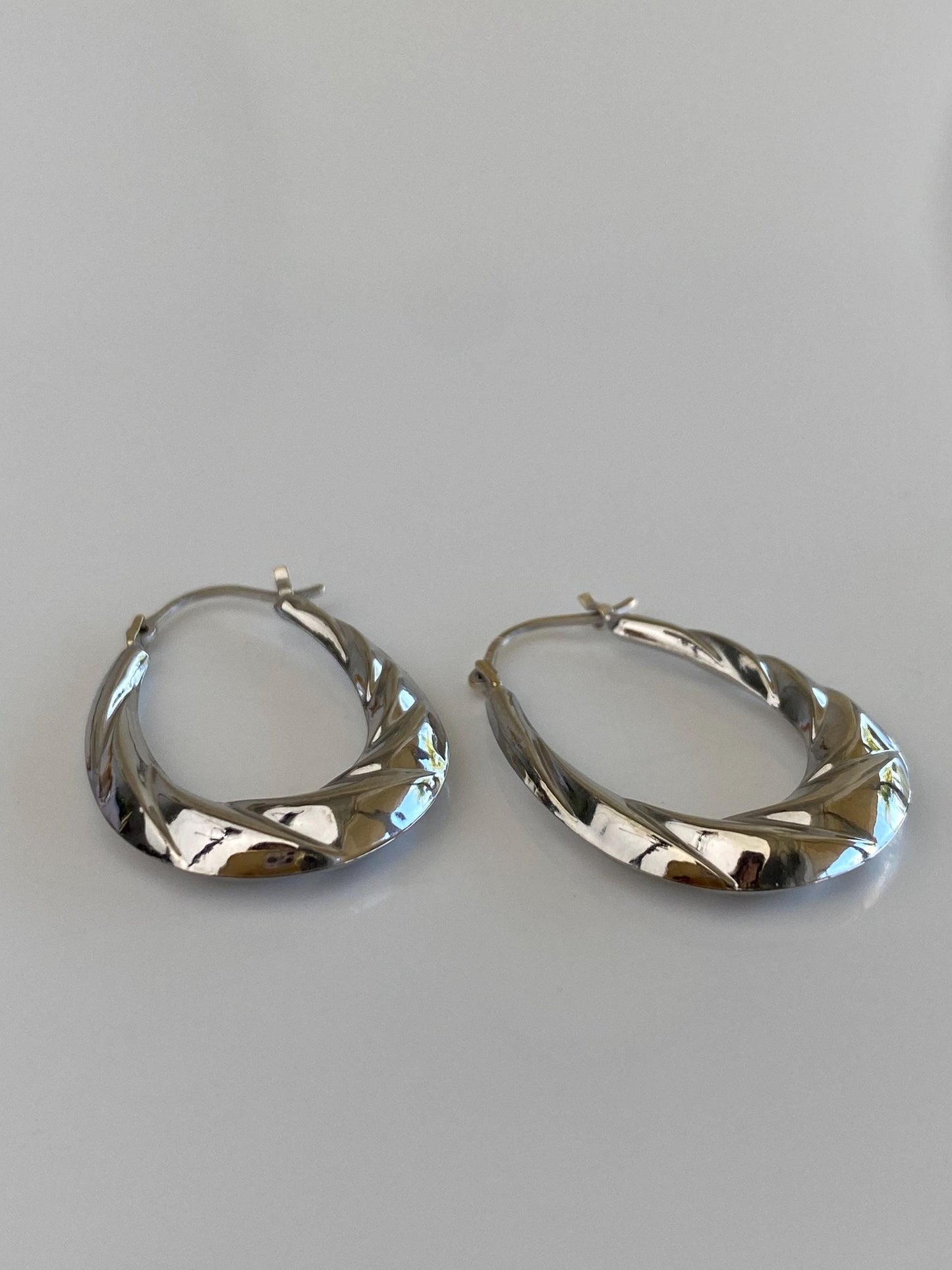Vintage 10k White Gold Scalloped Hoop Earrings
