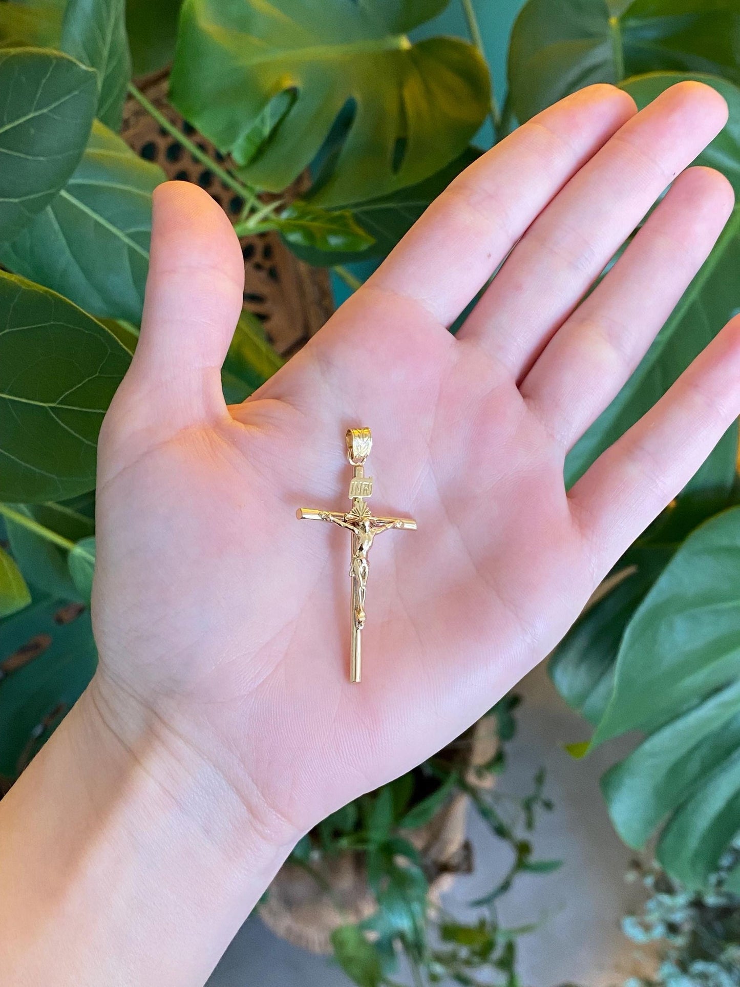 Vintage 18k Yellow Gold Crucifix Cross Charm