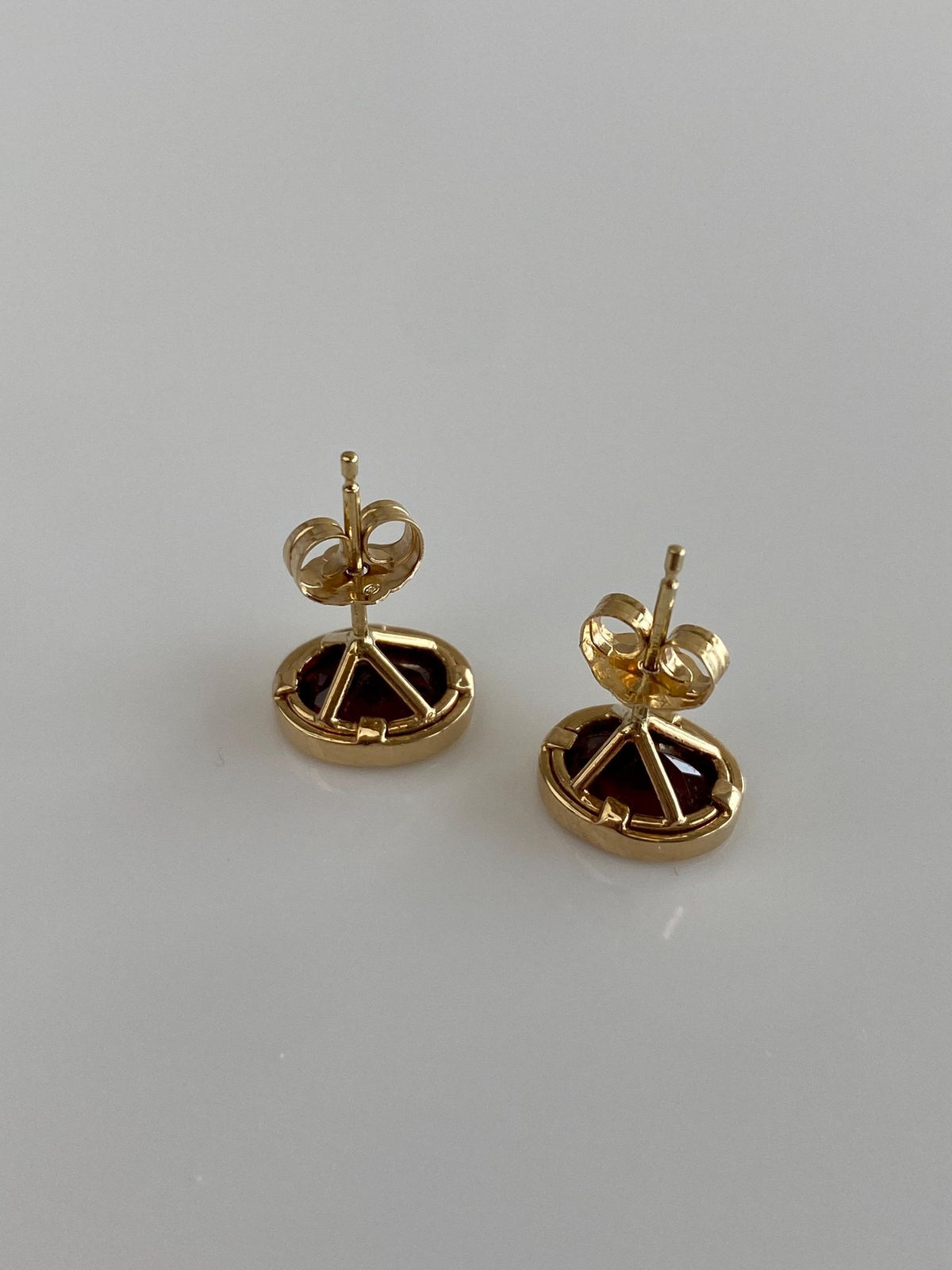 Vintage Solid 14k Yellow Gold Bezel Set Garnet Stud Earrings