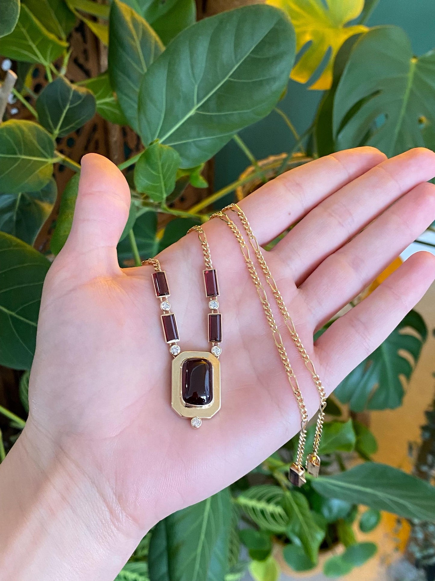 Vintage Solid 14k Yellow Gold Garnet Diamond Figaro Chain Necklace - 19 inches