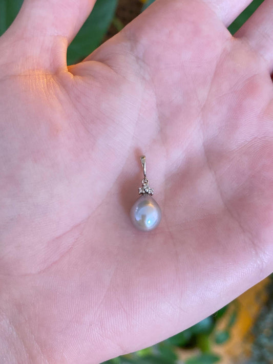 Vintage Solid 14k White Gold Diamond Grey Pearl Charm