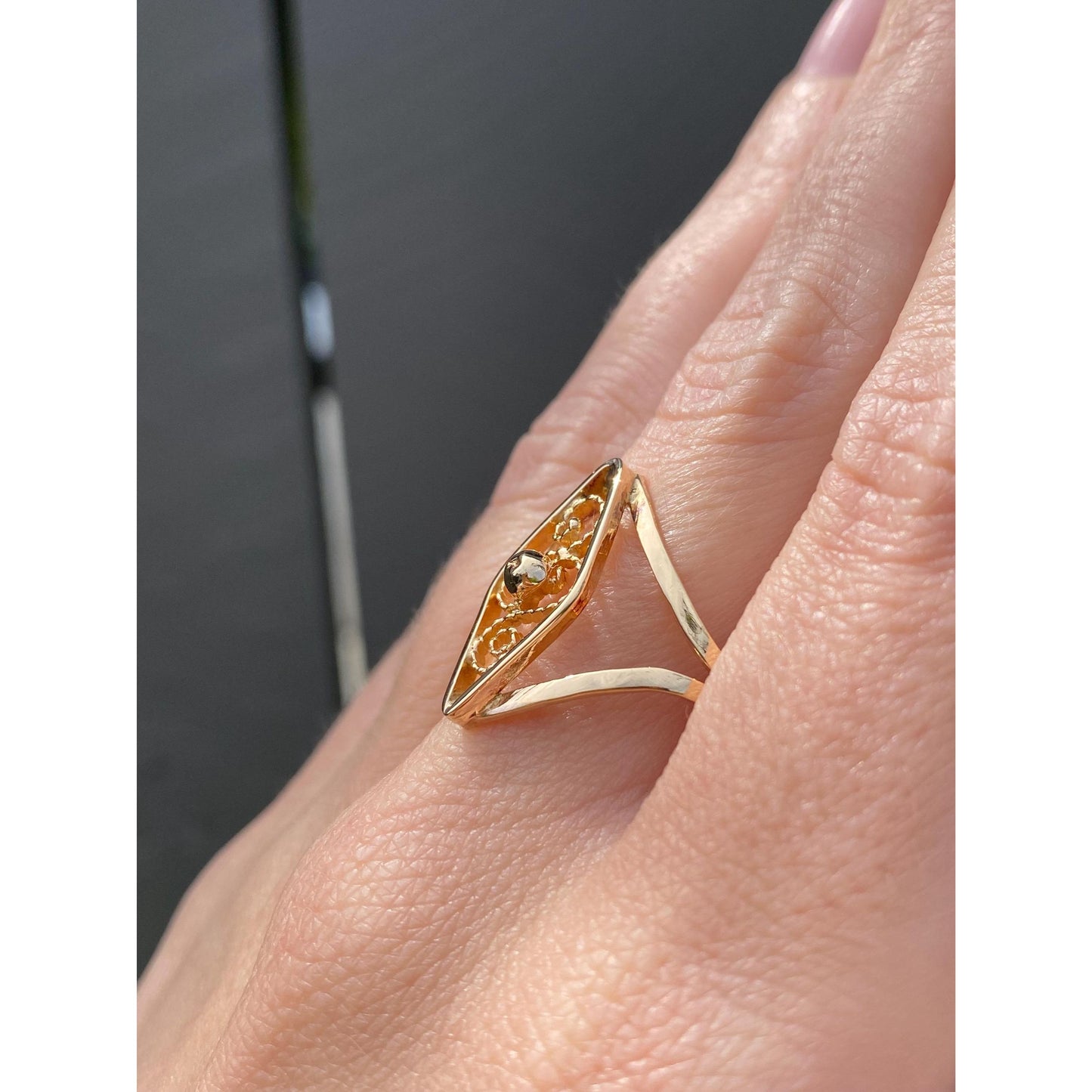Vintage Solid 18k Yellow Gold Ring - Size 9.25
