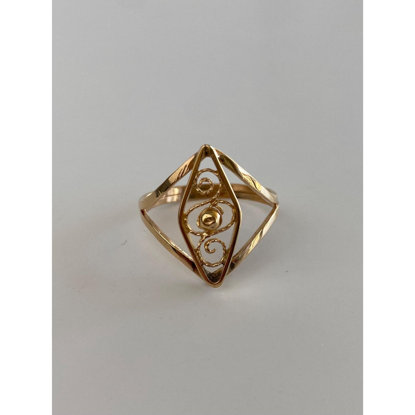 Vintage Solid 18k Yellow Gold Ring - Size 9.25