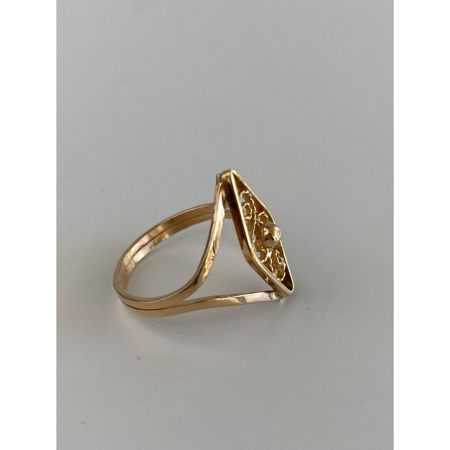Vintage Solid 18k Yellow Gold Ring - Size 9.25