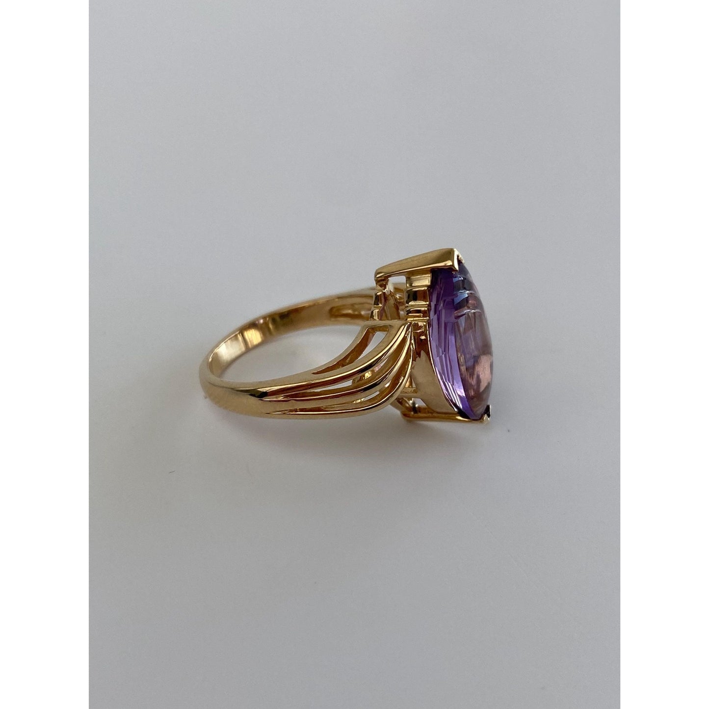 Vintage Solid 14k Yellow Gold Amethyst Twist Ring - Size 5.5
