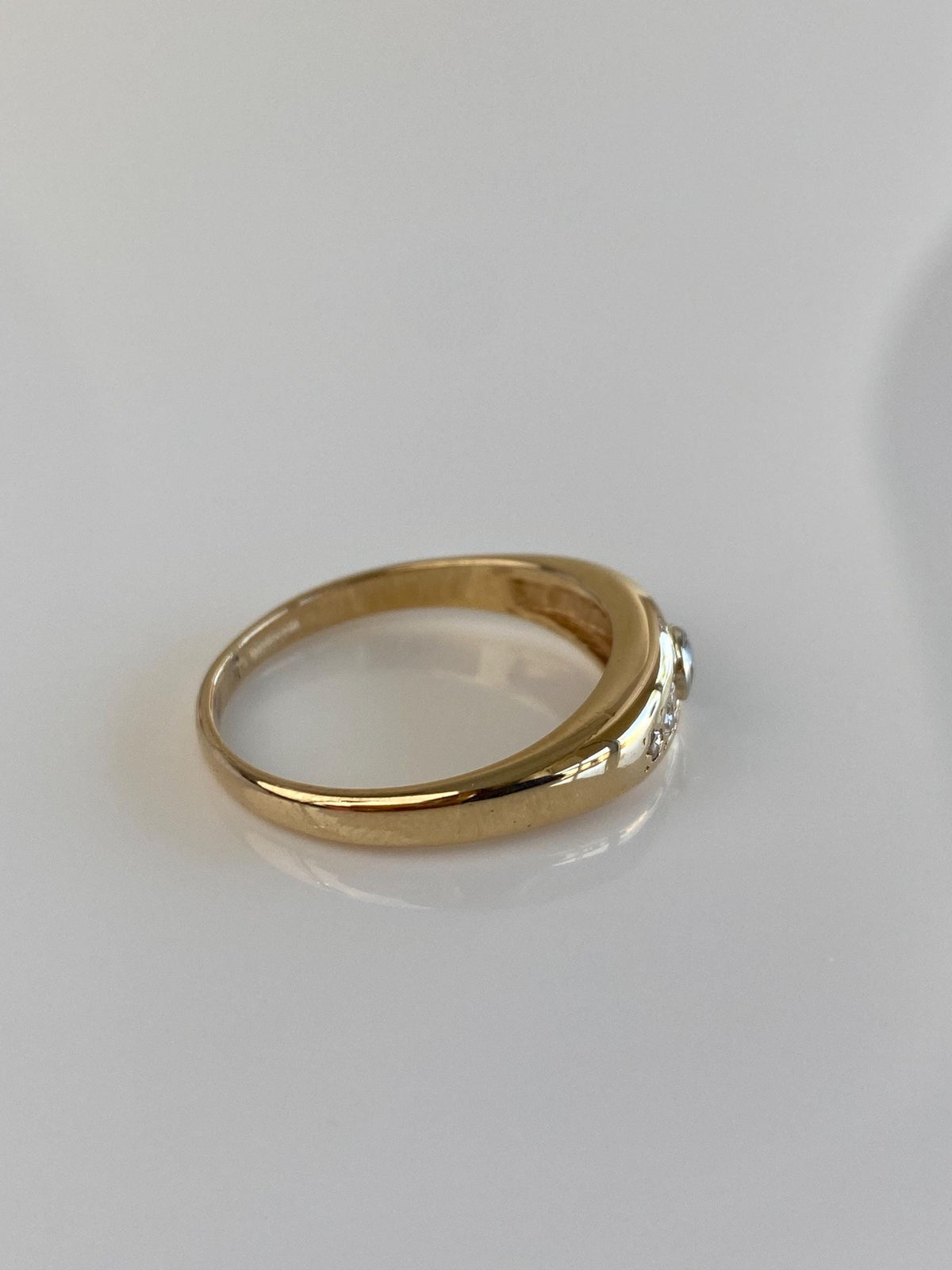 Vintage Solid 14k Yellow Gold Diamonds Ring Band - Size 9.25
