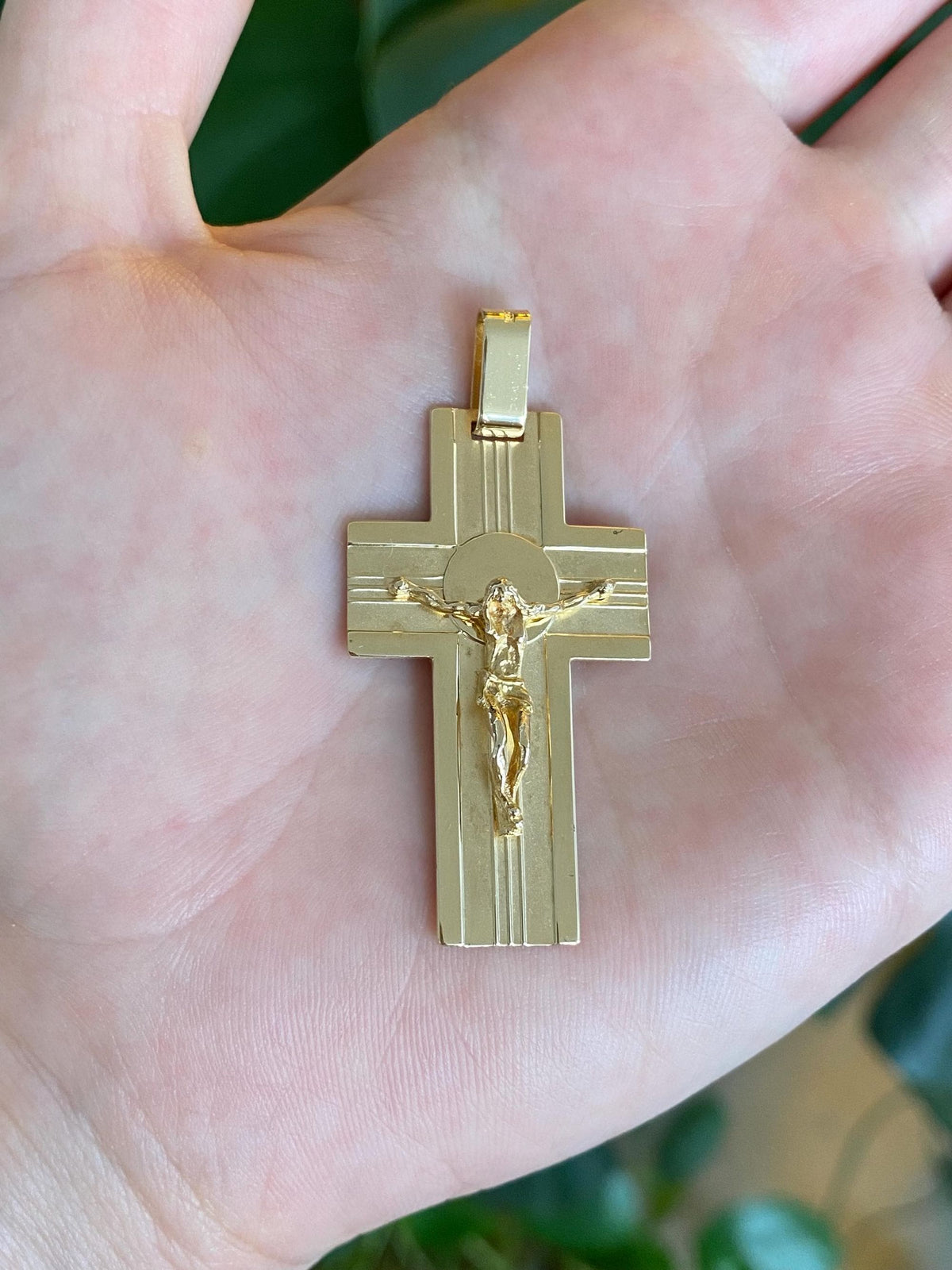 Vintage Solid 14k Yellow Gold Chunky Lined Crucifix Cross Charm