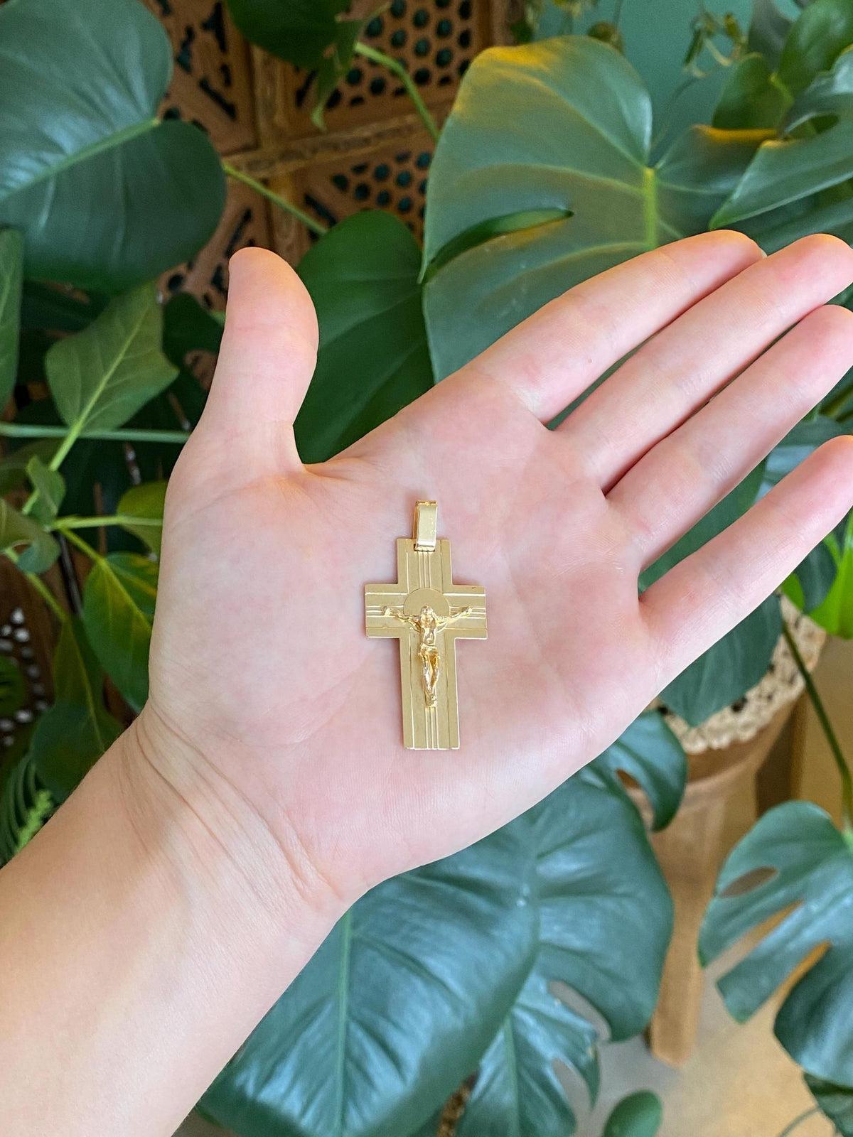 Vintage Solid 14k Yellow Gold Chunky Lined Crucifix Cross Charm