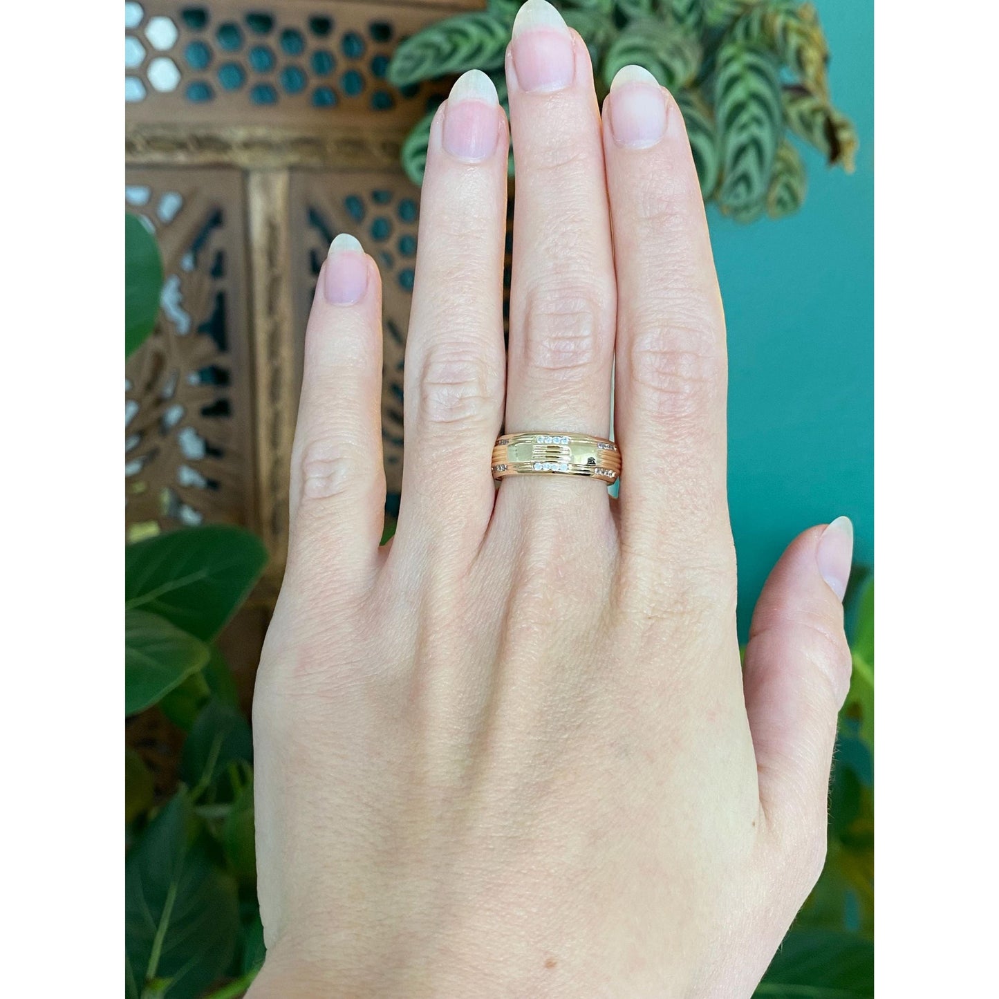 Solid 14k Yellow Gold Cubic Zirconia Lined Ring Band - Size 6.25