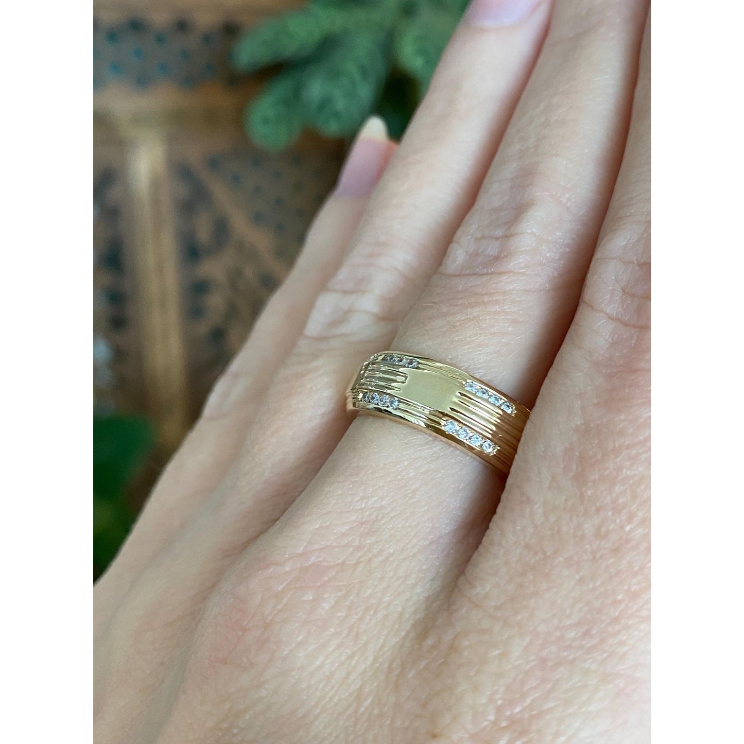 Solid 14k Yellow Gold Cubic Zirconia Lined Ring Band - Size 6.25