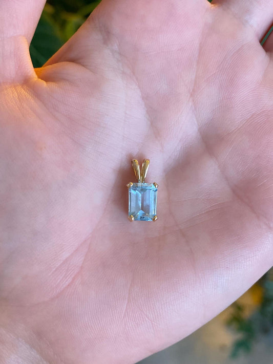 Vintage Solid 14k Yellow Gold Topaz Charm