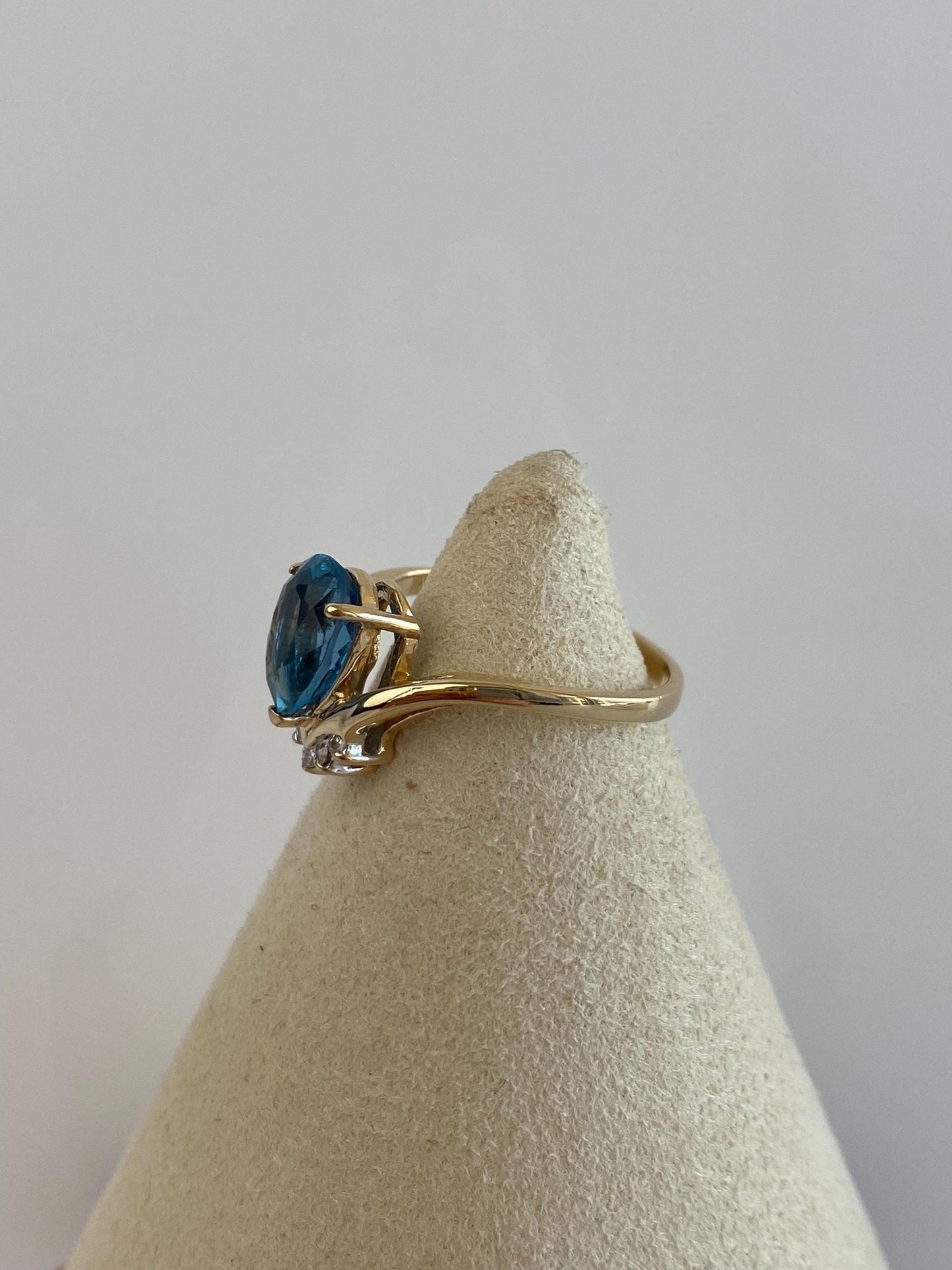 Vintage Solid 14k Yellow Gold Diamonds Topaz Teardrop Chevron Ring - Size 6.25