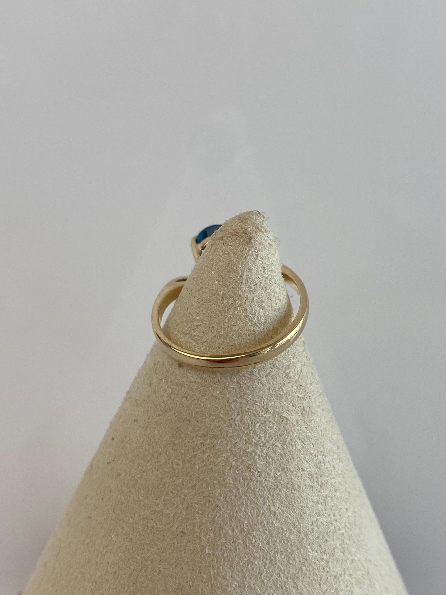 Vintage Solid 14k Yellow Gold Diamonds Topaz Teardrop Chevron Ring - Size 6.25