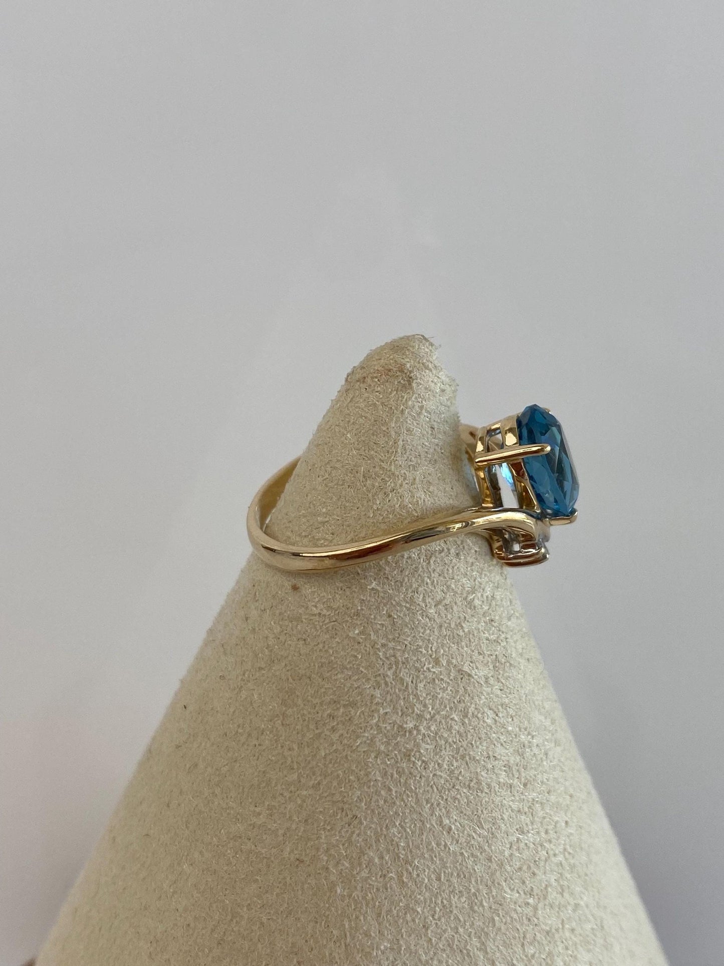 Vintage Solid 14k Yellow Gold Diamonds Topaz Teardrop Chevron Ring - Size 6.25