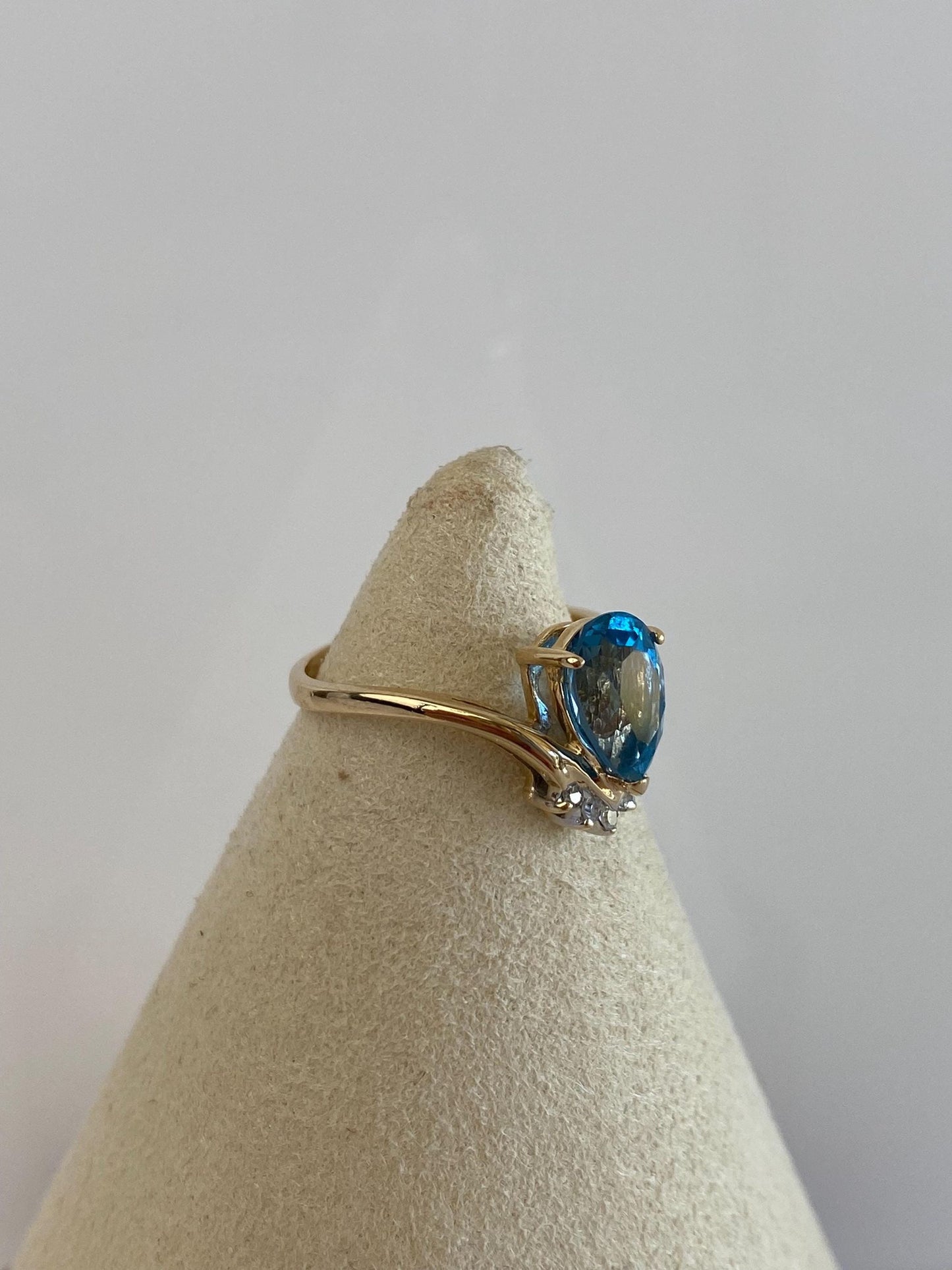 Vintage Solid 14k Yellow Gold Diamonds Topaz Teardrop Chevron Ring - Size 6.25