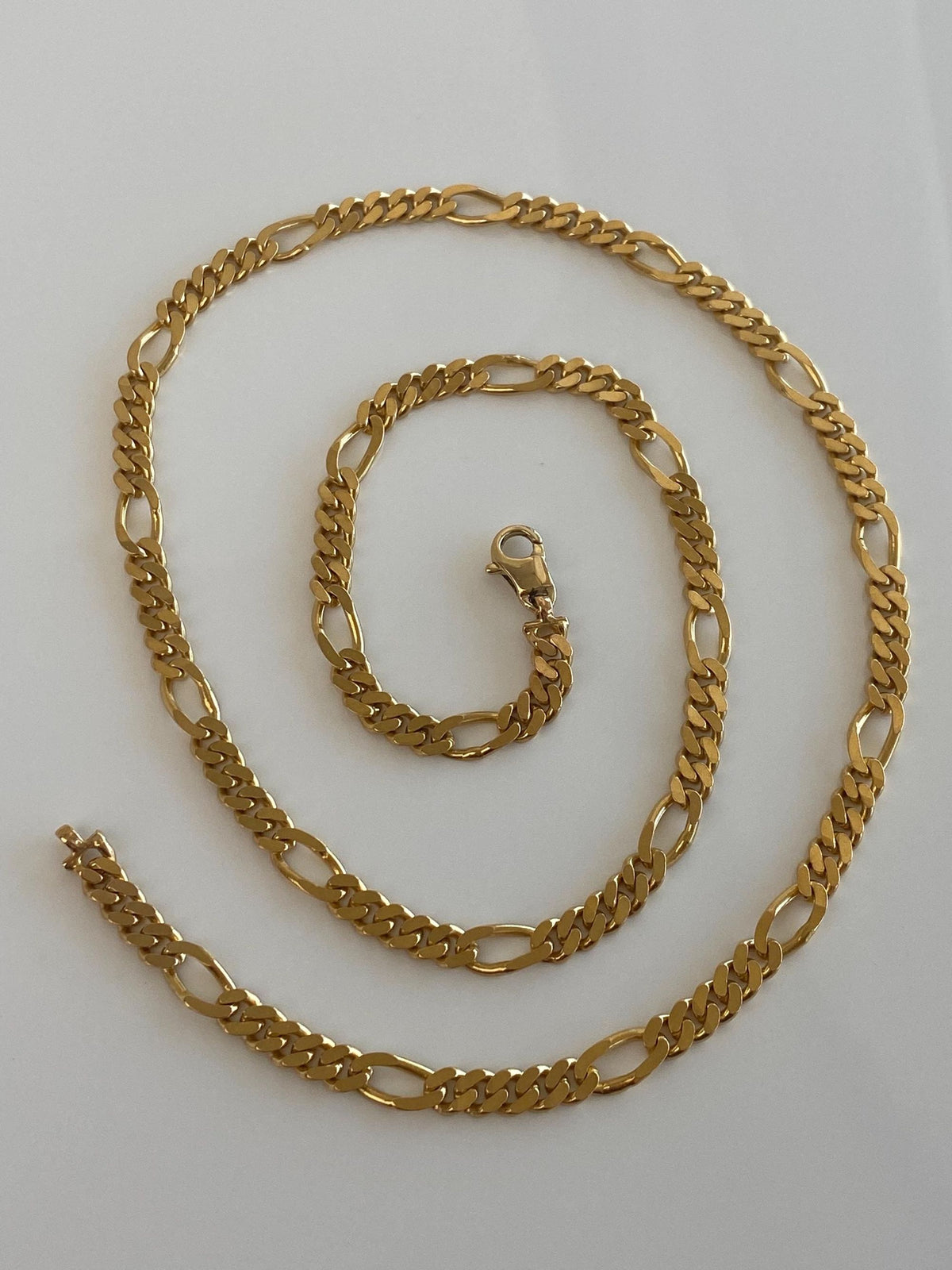 Vintage Solid 22k Yellow Gold Figaro Style Chain Necklace - 23.5 inches