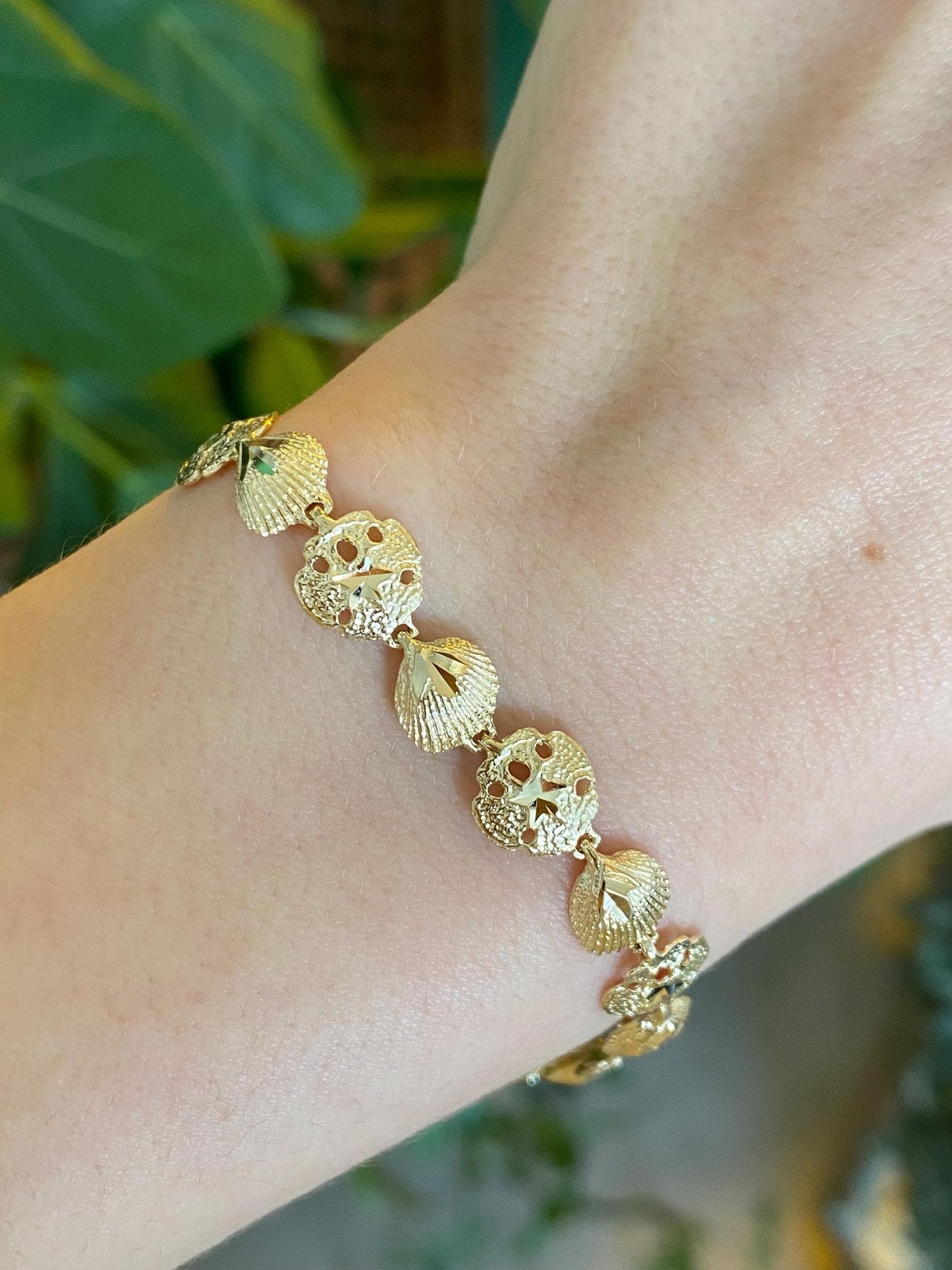 Vintage Solid 14k Yellow Gold Sand Dollar Star Fish Link Bracelet - 7 inches