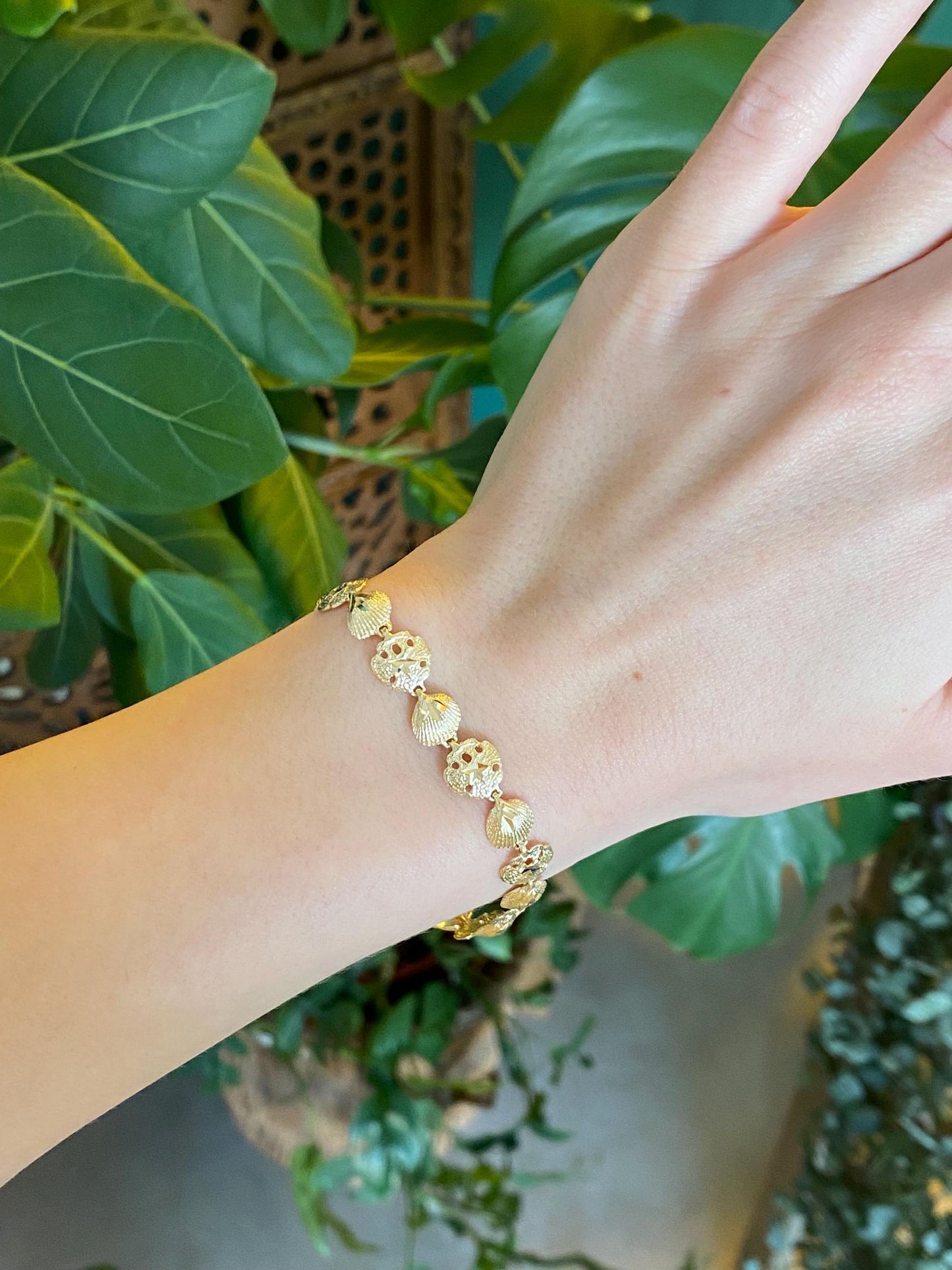 Vintage Solid 14k Yellow Gold Sand Dollar Star Fish Link Bracelet - 7 inches