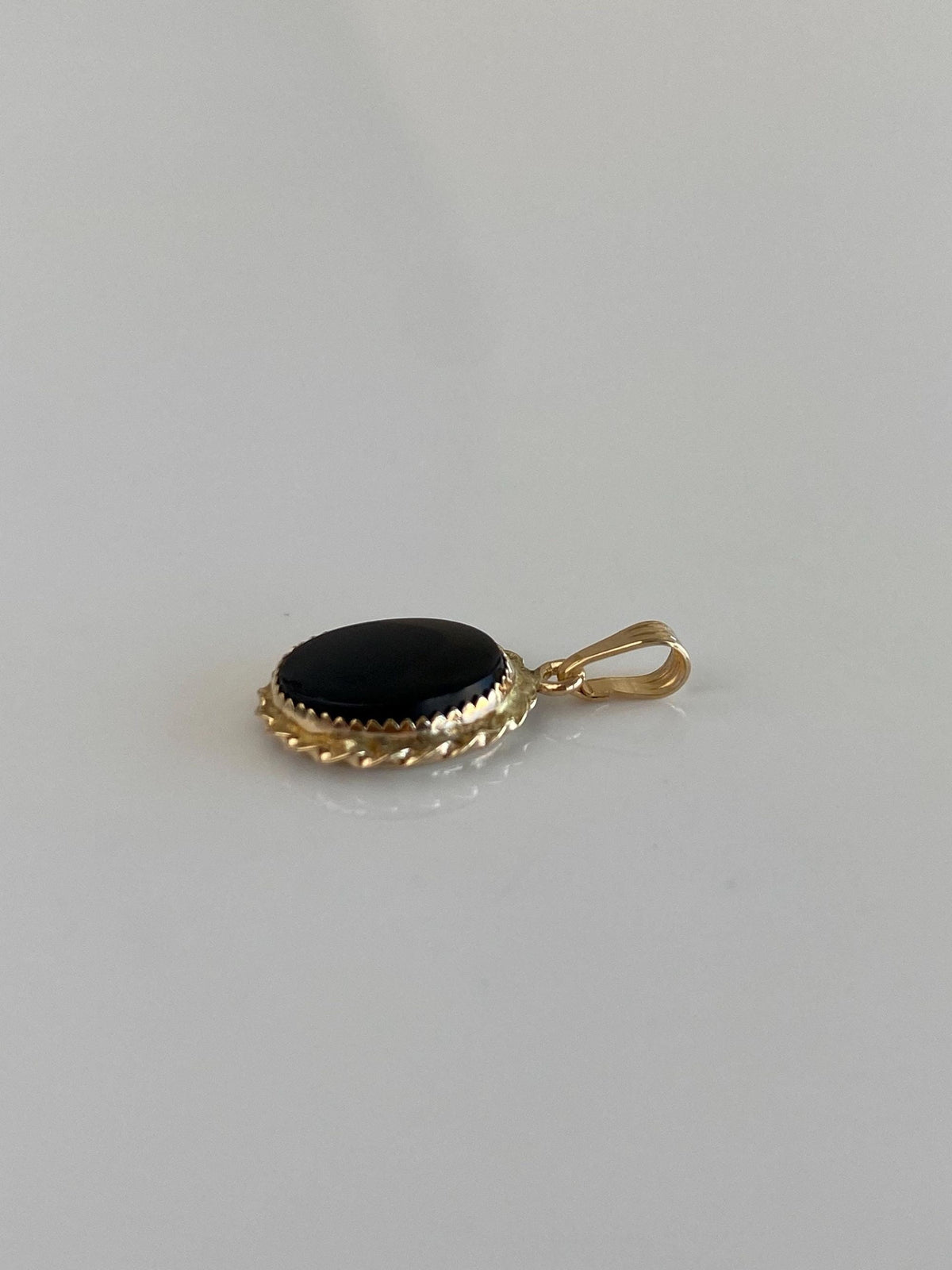 Vintage Solid 14k Yellow Gold Black Onyx Charm