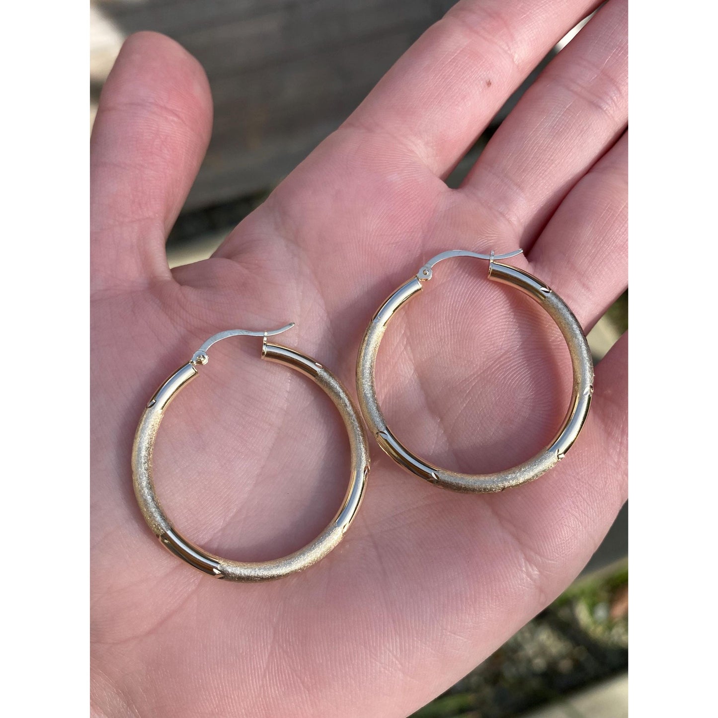 Vintage 14k Yellow Gold Satin Diamond Cut Star Pattern Hoop Earrings