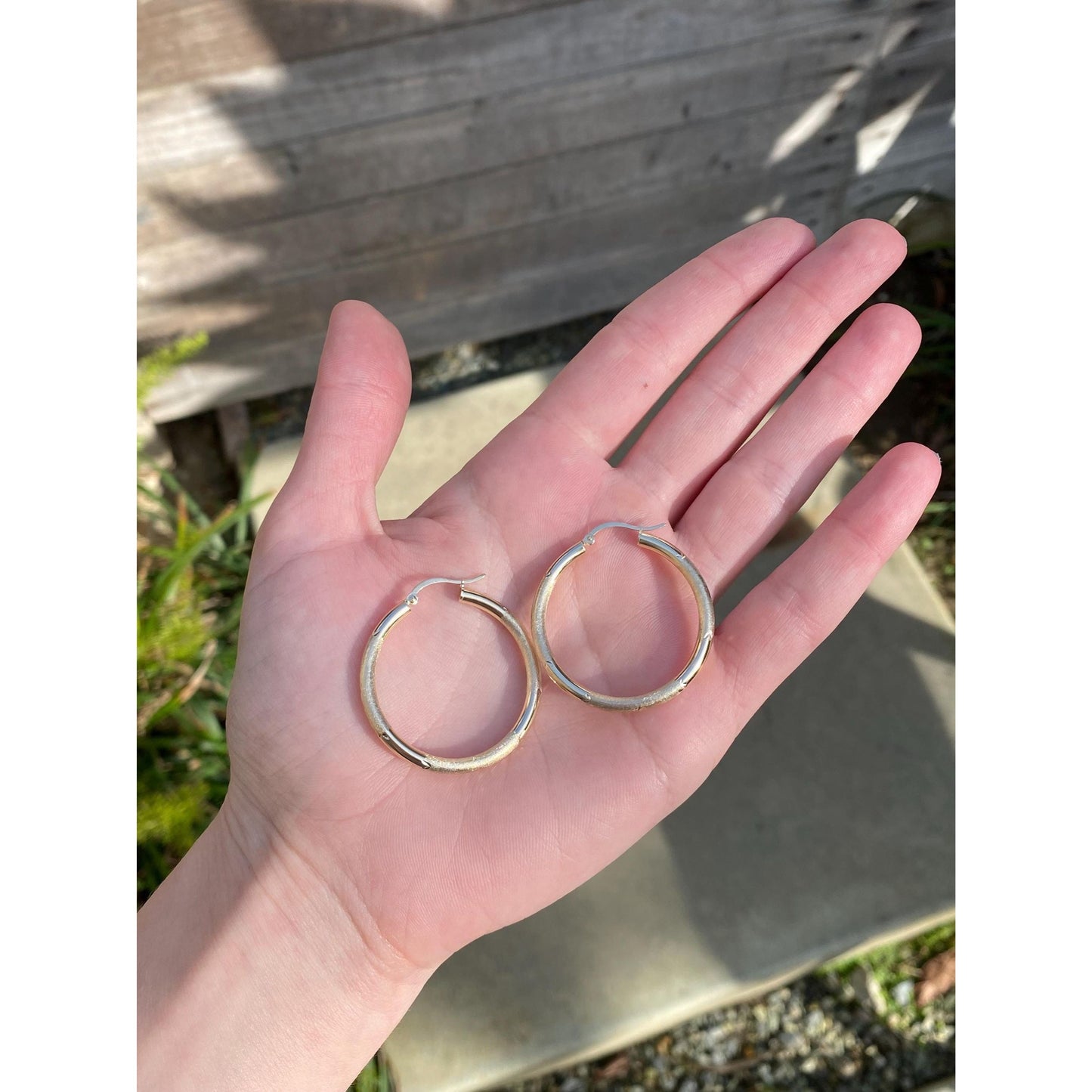 Vintage 14k Yellow Gold Satin Diamond Cut Star Pattern Hoop Earrings