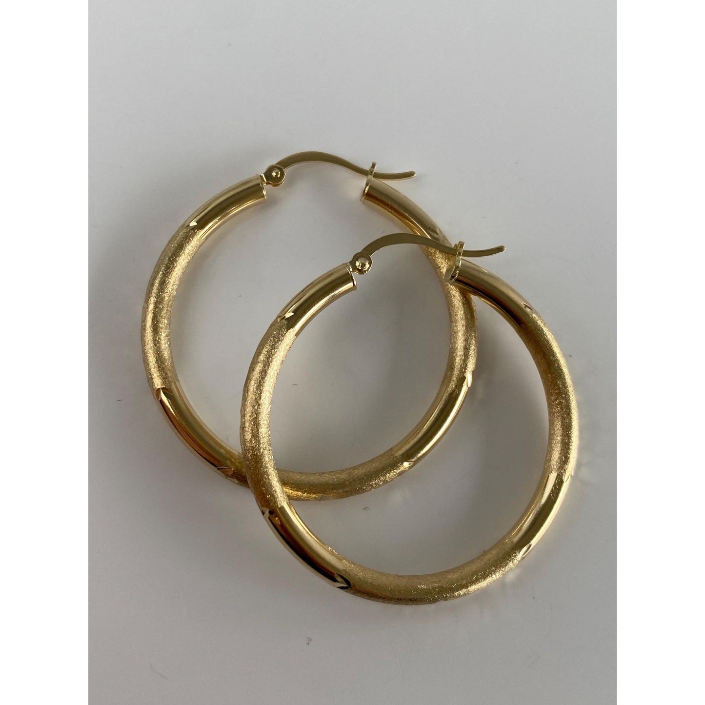 Vintage 14k Yellow Gold Satin Diamond Cut Star Pattern Hoop Earrings