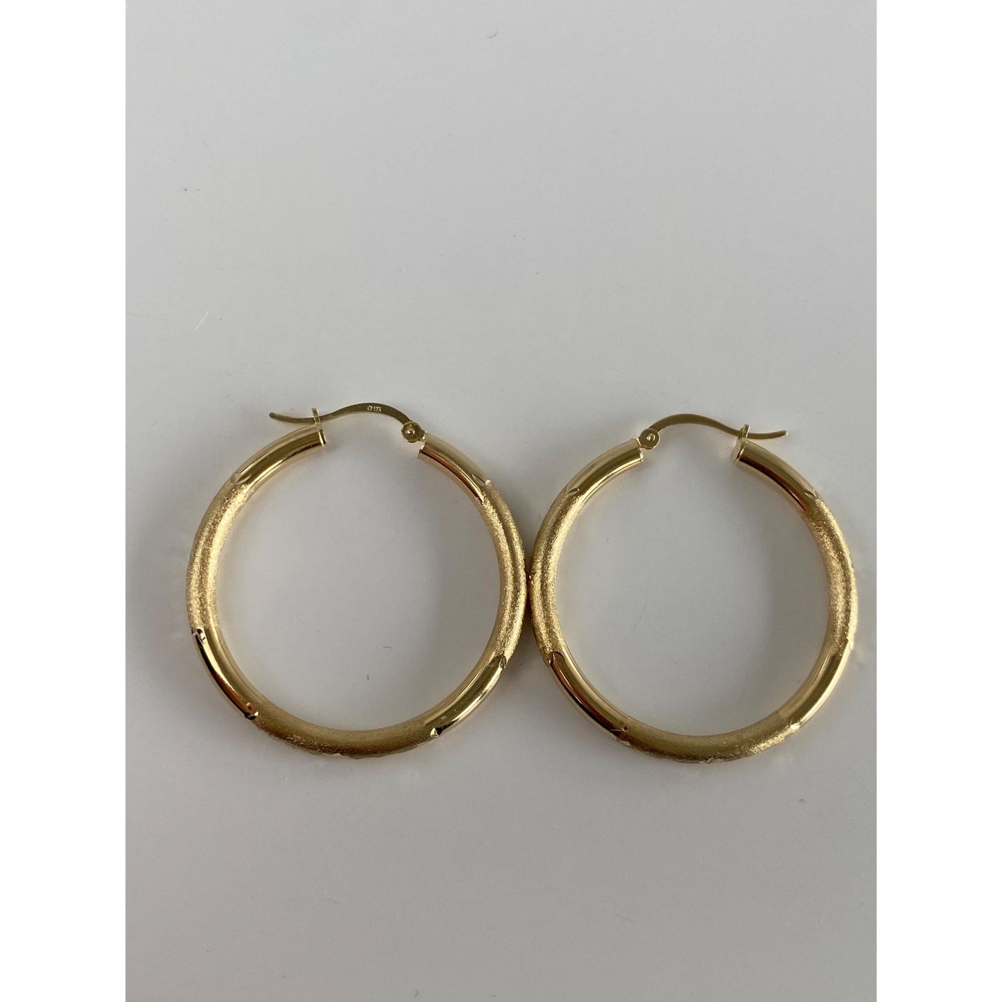 Vintage 14k Yellow Gold Satin Diamond Cut Star Pattern Hoop Earrings