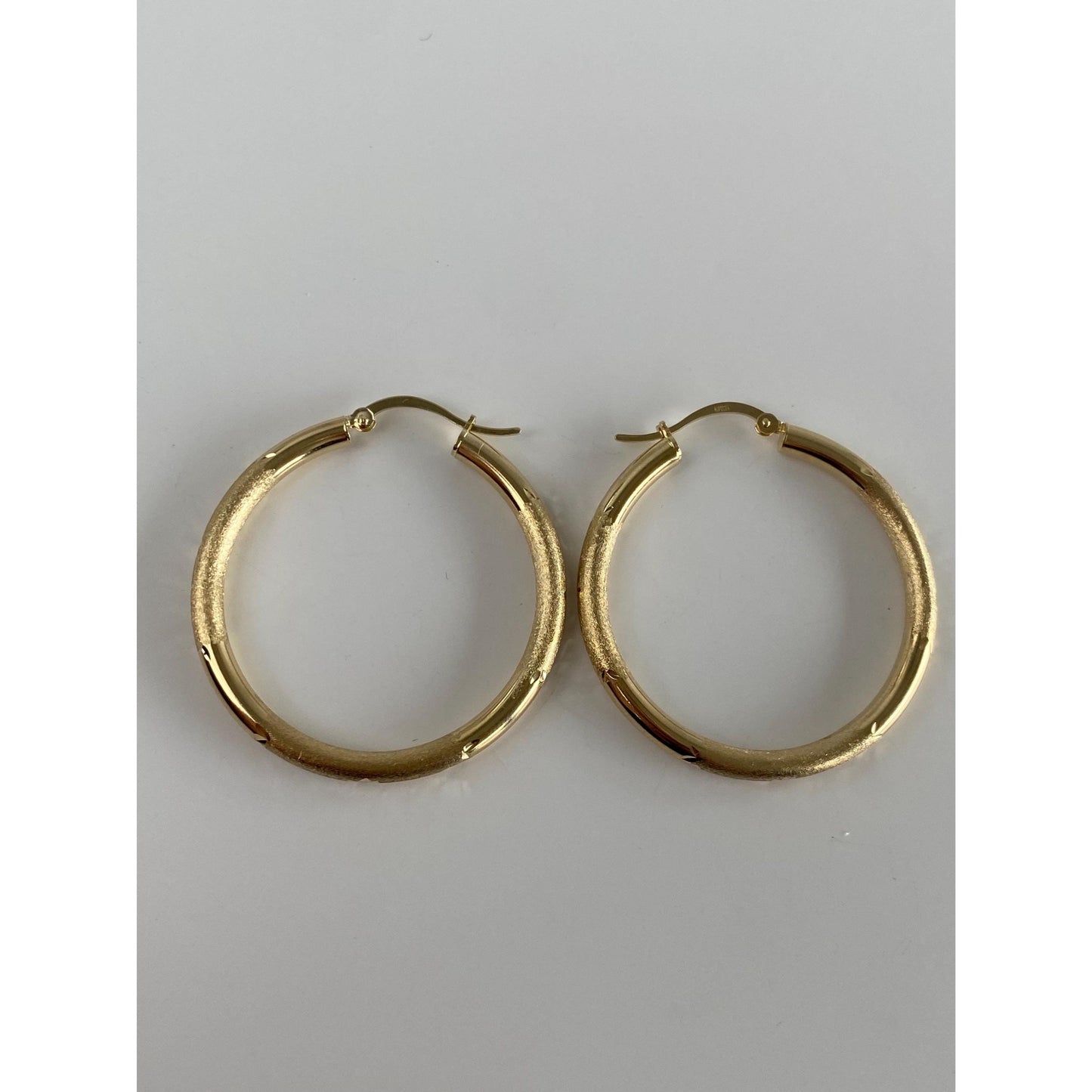 Vintage 14k Yellow Gold Satin Diamond Cut Star Pattern Hoop Earrings