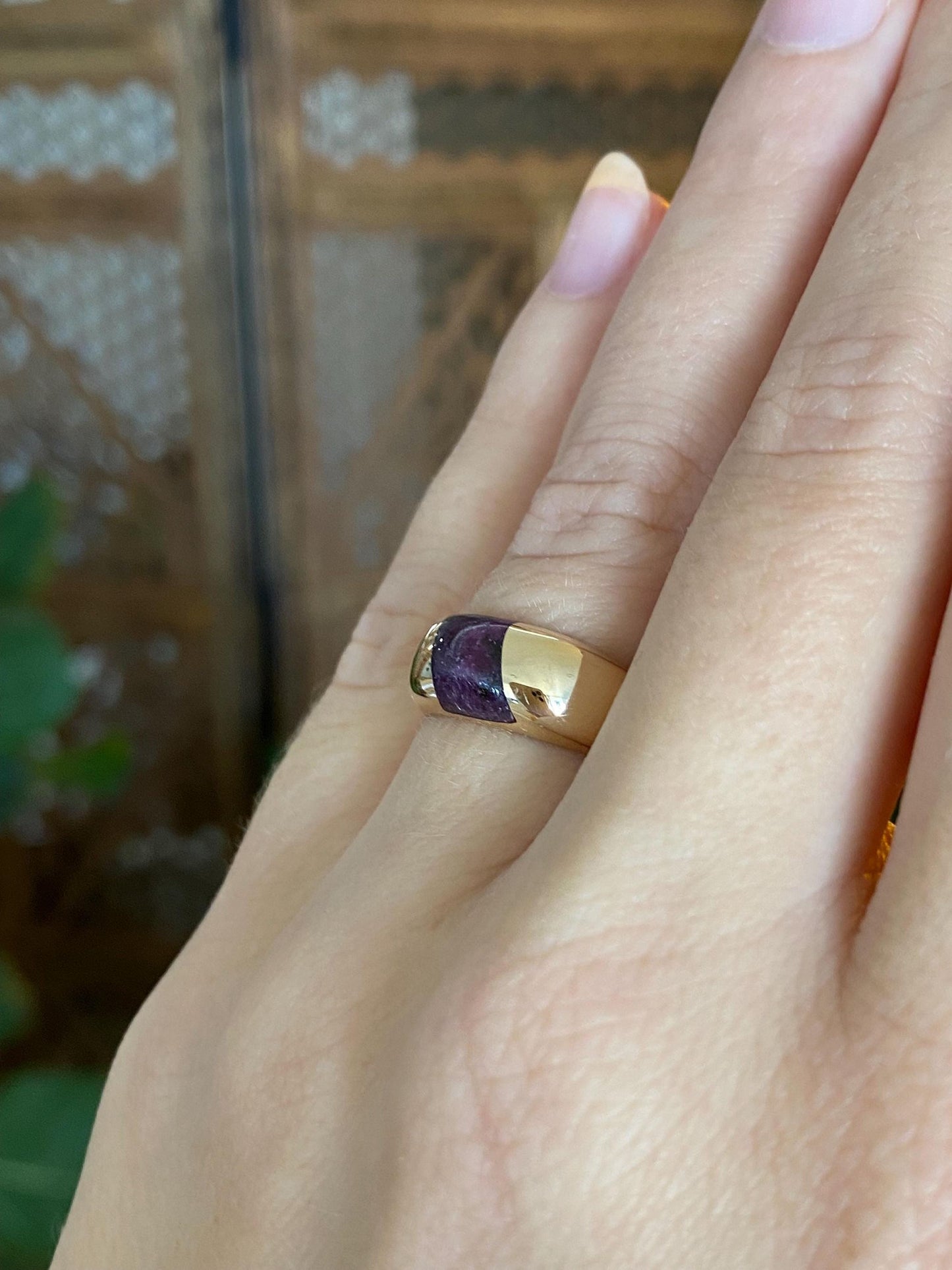 Vintage Solid 14k Yellow Gold Purple Inlay Ring - Size 5.75
