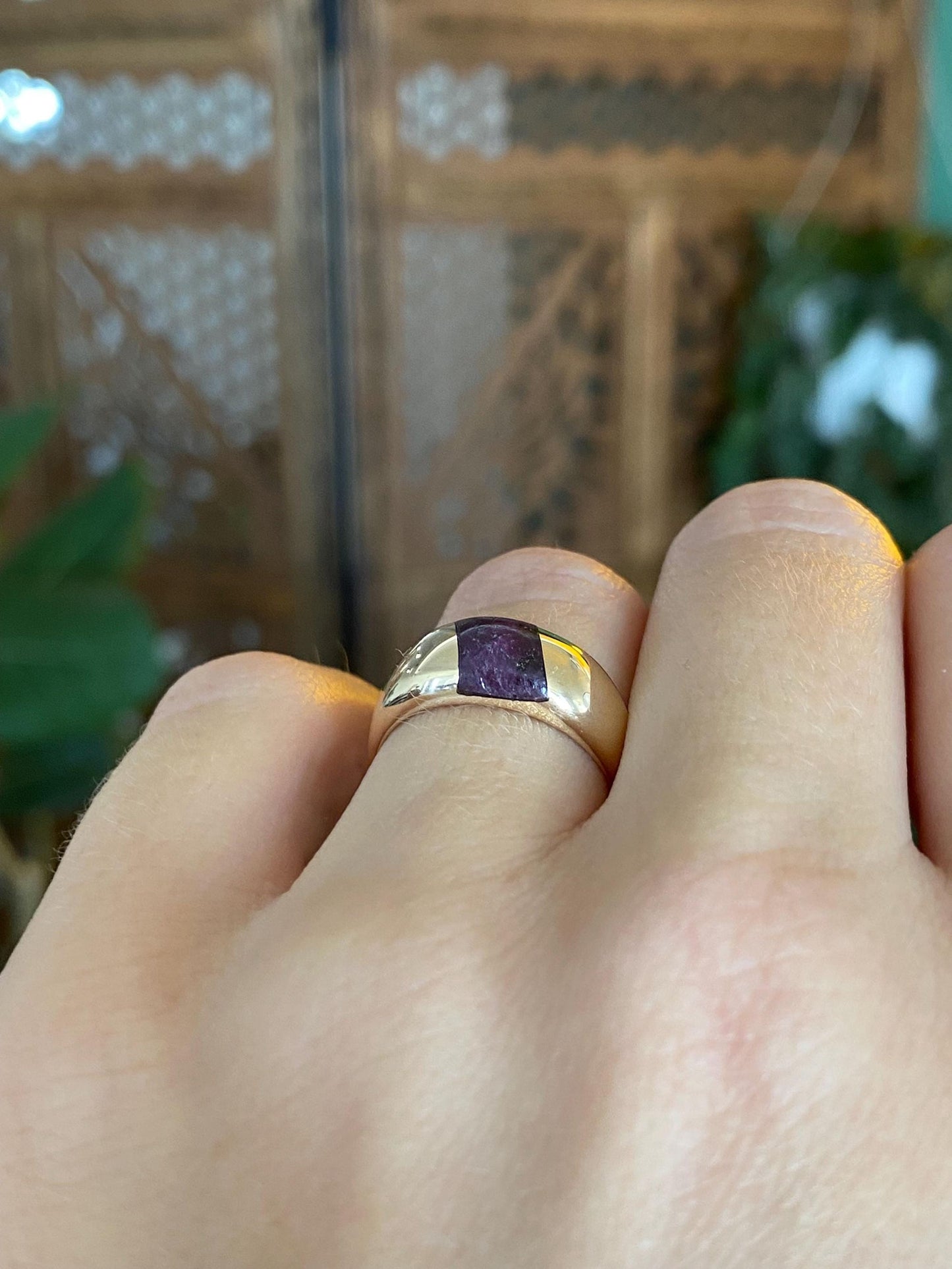 Vintage Solid 14k Yellow Gold Purple Inlay Ring - Size 5.75