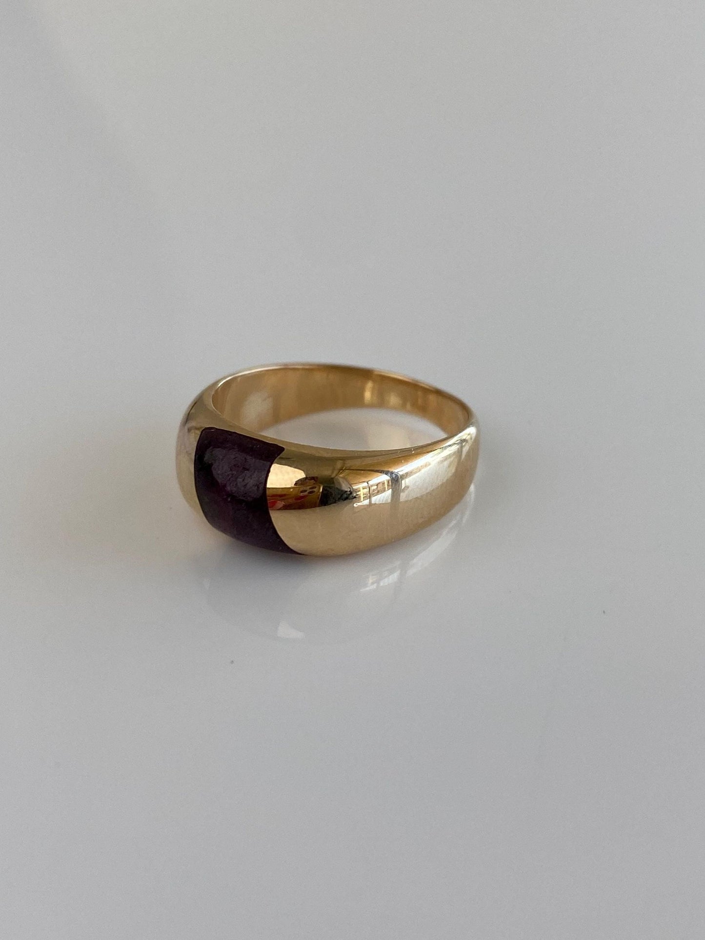 Vintage Solid 14k Yellow Gold Purple Inlay Ring - Size 5.75