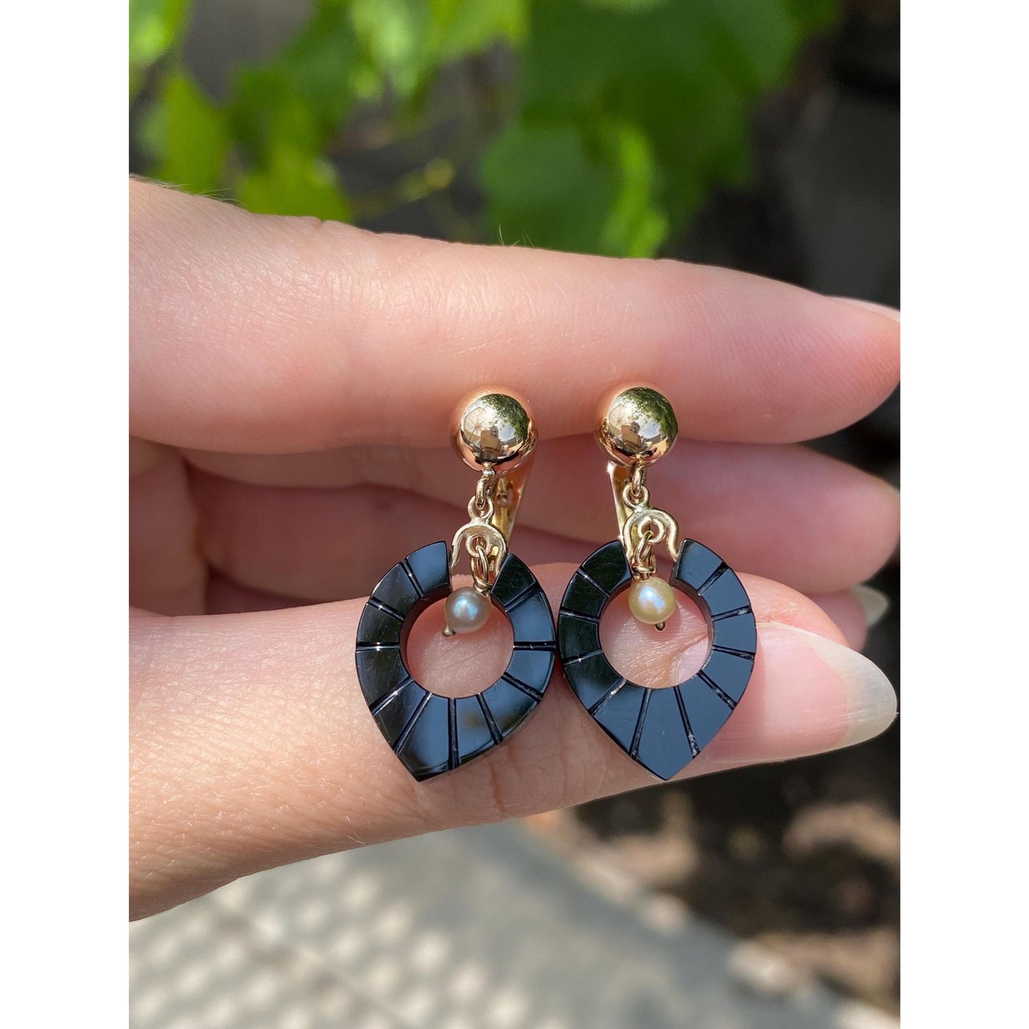 Vintage 10k Yellow Gold Black Resin Pearl Dangle Stud Earrings