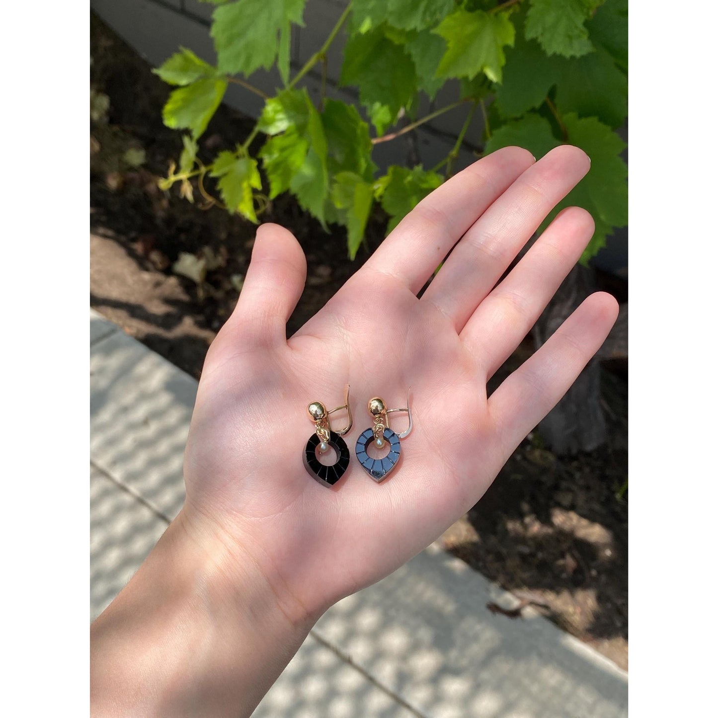 Vintage 10k Yellow Gold Black Resin Pearl Dangle Stud Earrings